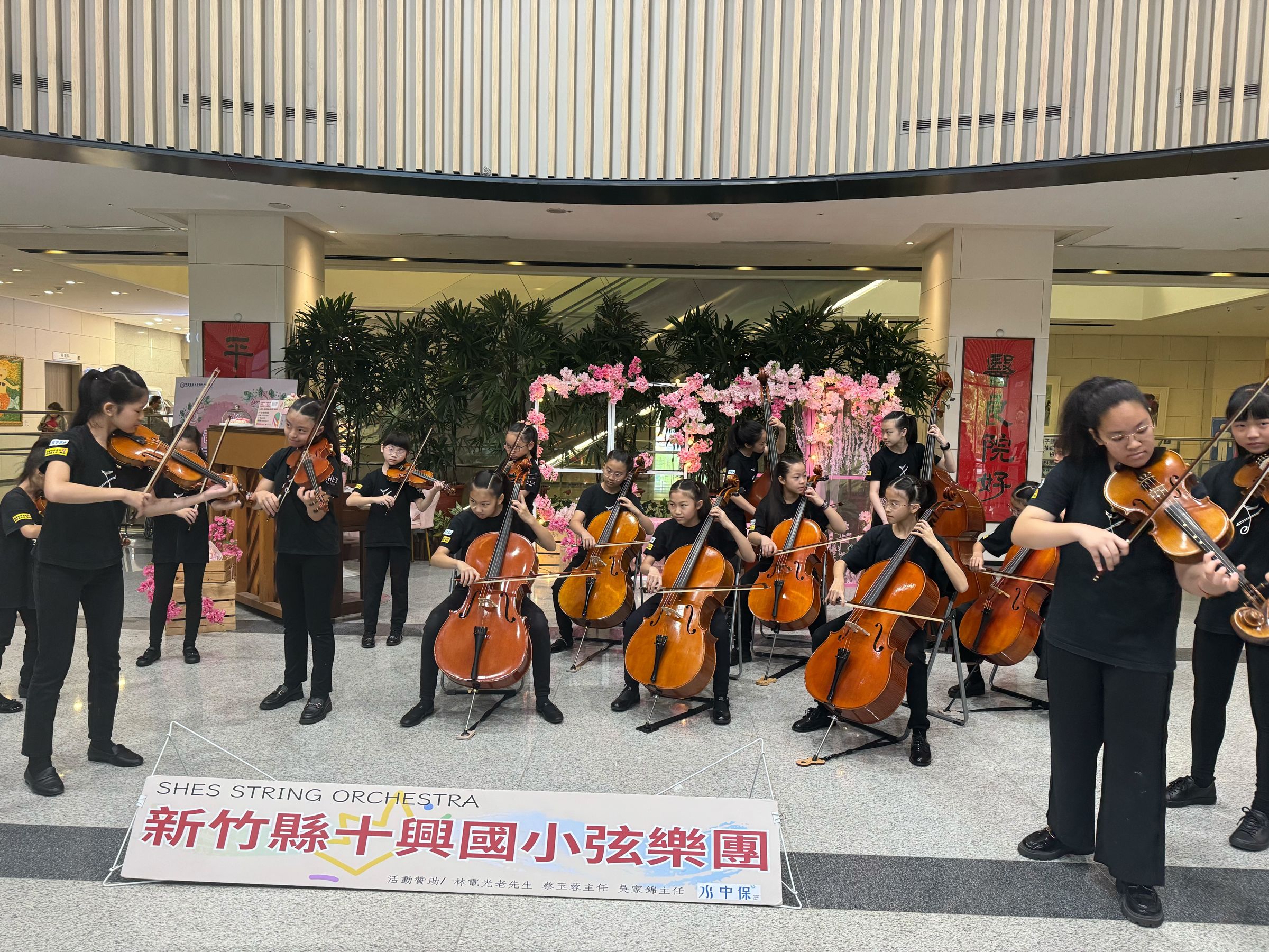 演出安排膾炙人口的迪士尼經典動畫音樂、周杰倫、五月天組曲,讓動人樂音進駐聽眾的心。(中醫大提供)