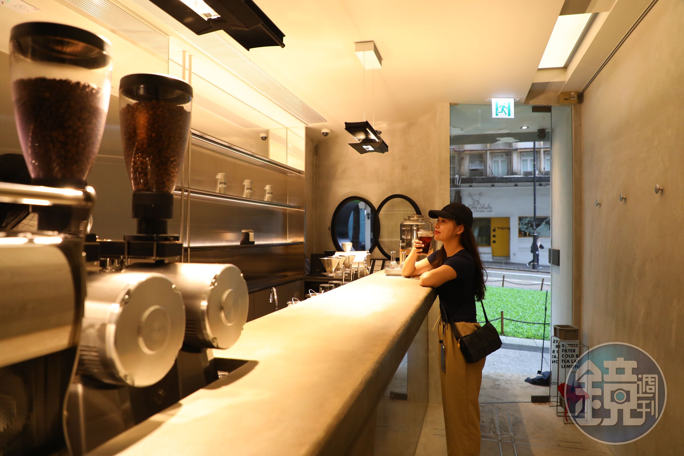 銅鑼灣個性十足的獨立咖啡館「Project C」,內用採立飲方式。