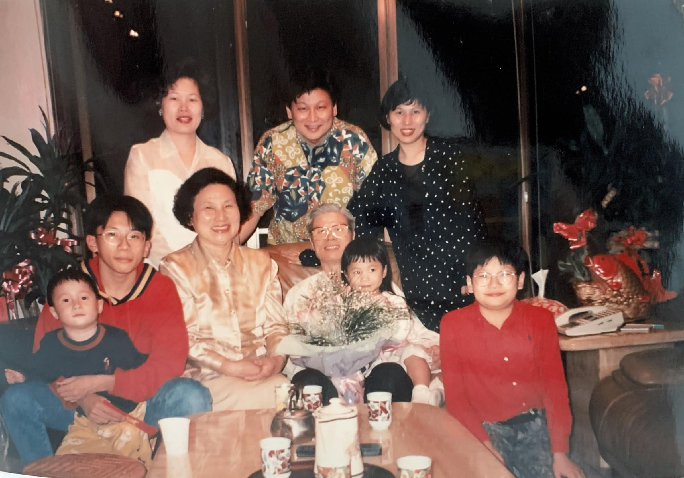 傅崐萁今(31)日首度對於母喪發聲,並PO出多張合照悼念母親。(翻攝自傅崐萁臉書)