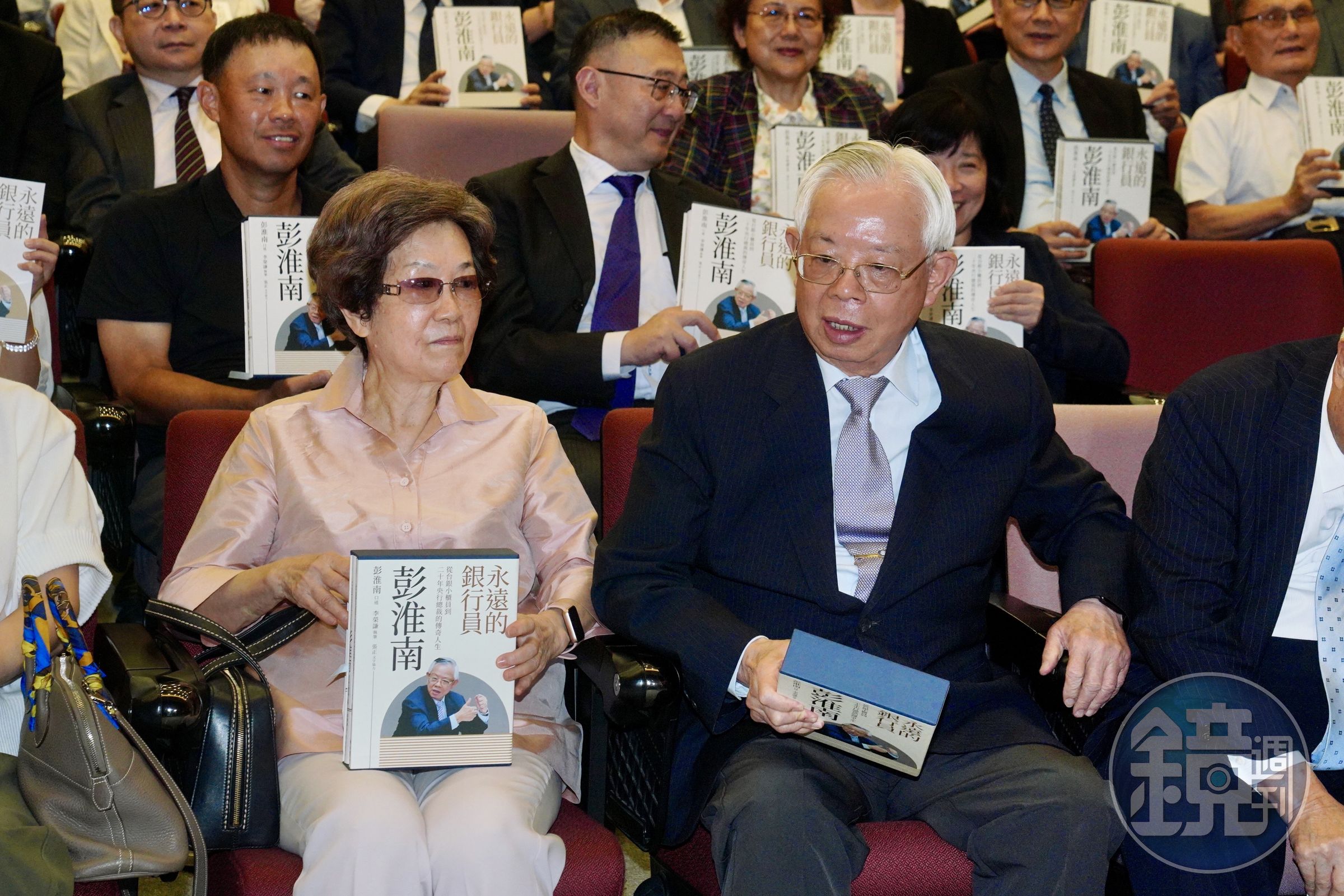 央行前總裁彭淮南雖獲得14 A總裁榮譽，但始終謙稱自己為「終身銀行員」。