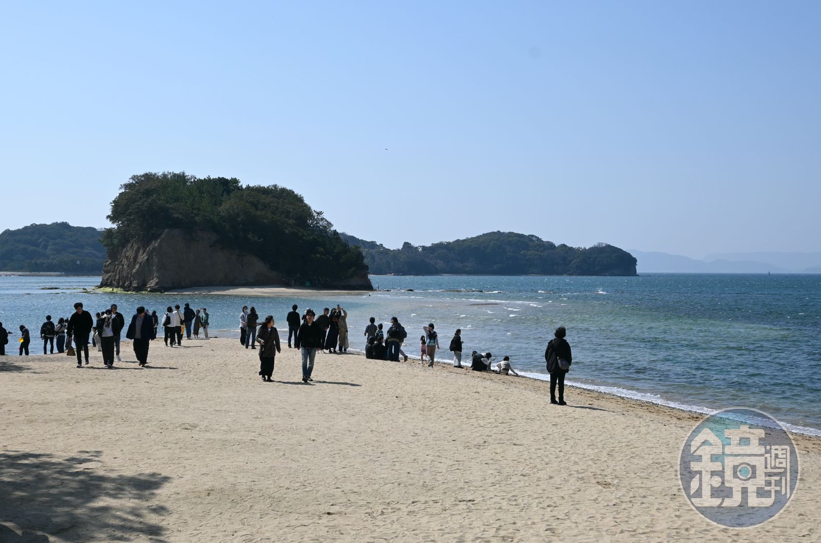 「天使的散步道」每日僅有兩個時段會浮出海面,朝聖前務必事先查好漲退潮時間表。