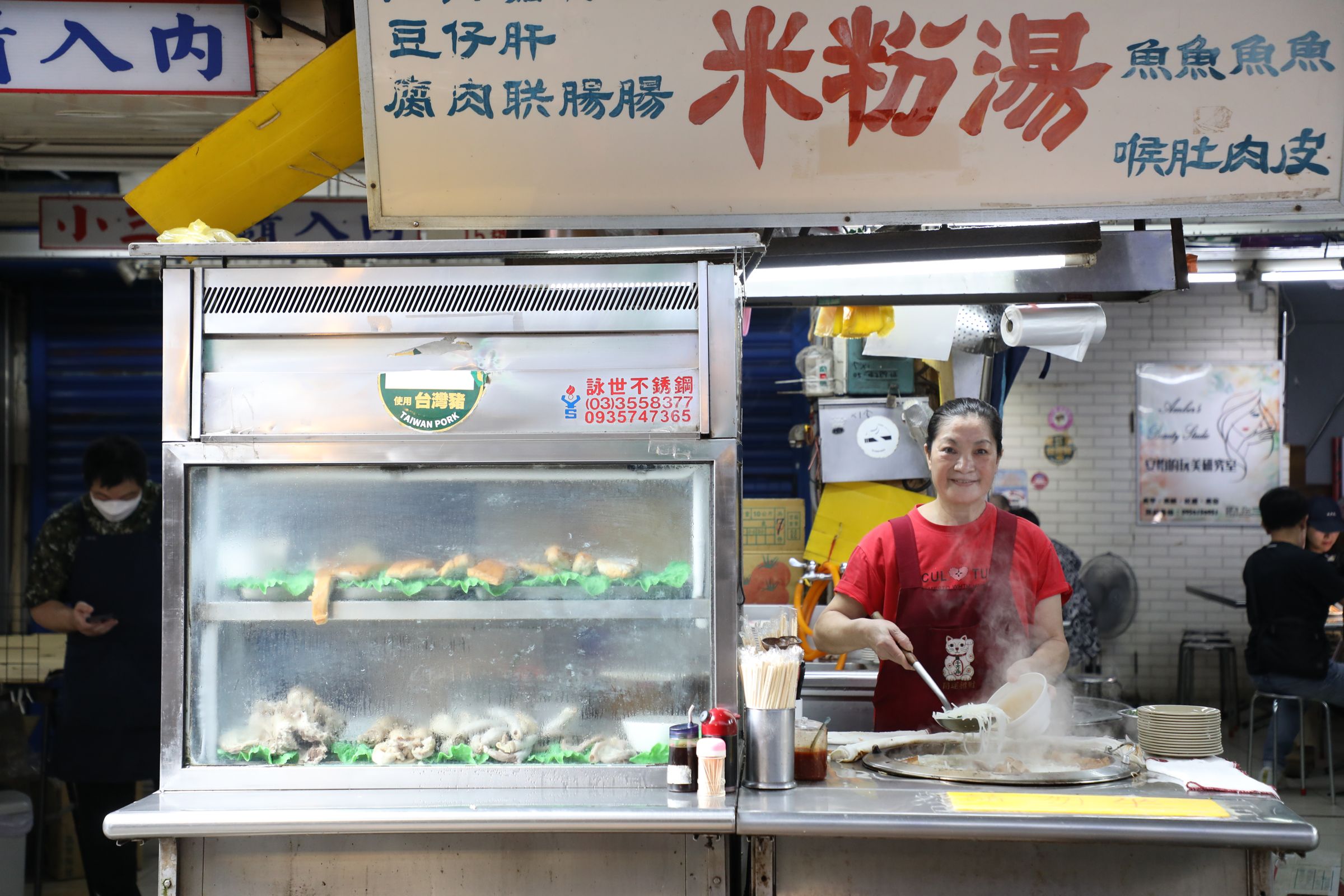 「南門市場米粉湯」是許多在地人從小吃到大的好味道。(何宗昇攝)