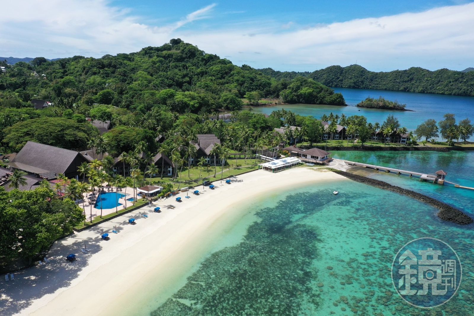 「帛琉泛太平洋度假村」同時被綠意與絕美湛藍海色給包圍，地理環境相當好。
