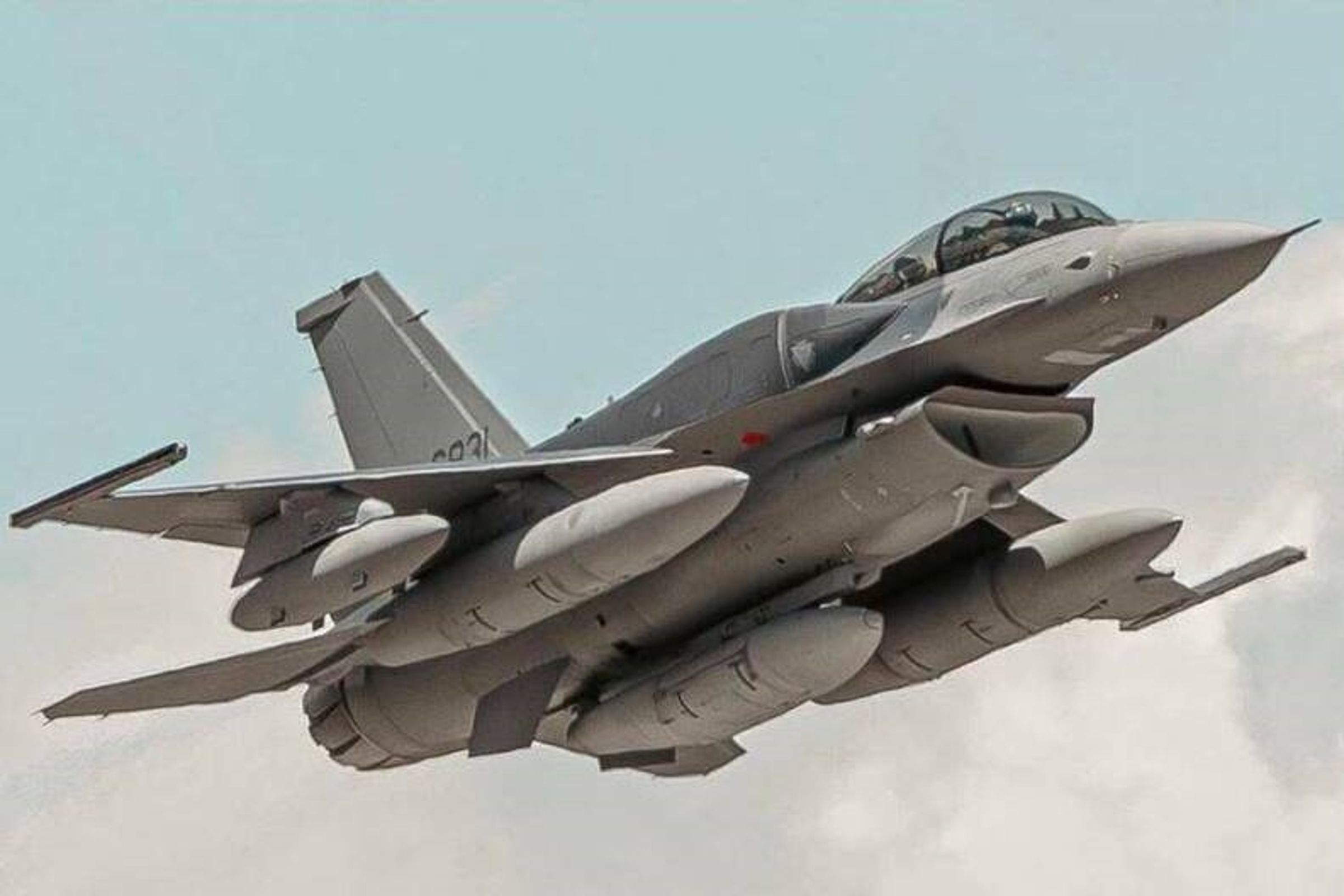 首批2架F-16V戰鬥機，已從夏威夷起飛並於今上午正式飛抵台東空軍志航基地。示意圖（翻攝自立委王定宇臉書）