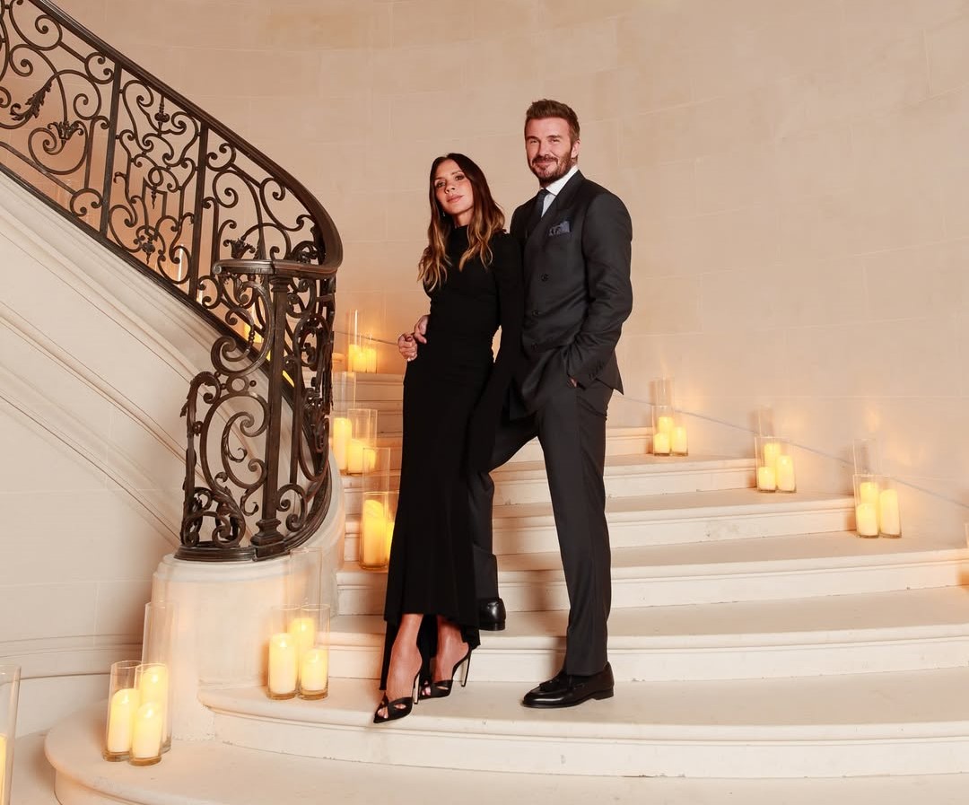貝克漢和維多利亞身價約新台幣213億元，跟親家落差懸殊。（翻攝victoriabeckham IG）