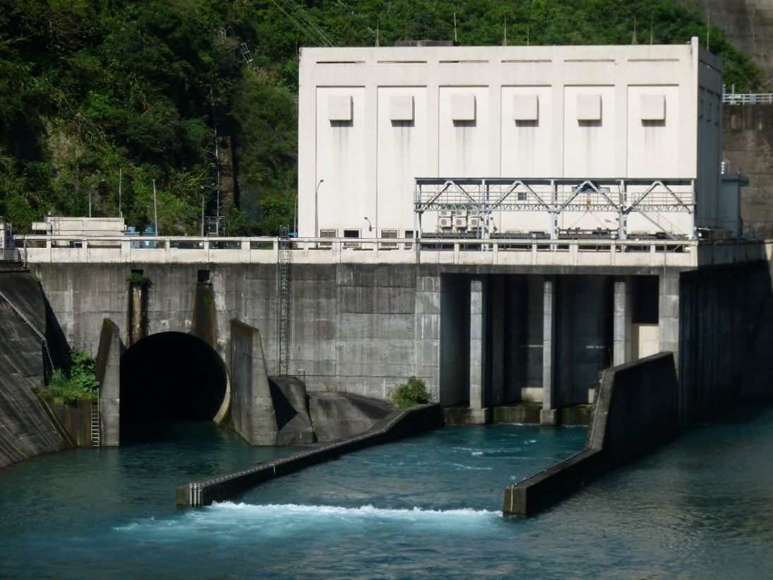 因林口火力發電廠機組故障，翡翠水庫調度水力電廠支援發電，穩定電網。（翡翠水庫管理局提供）