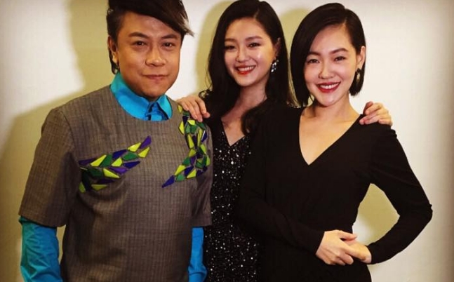 大S（中）流感引發併發症病逝，蔡康永（左）發文哀悼，右為小S。（翻攝自蔡康永臉書）