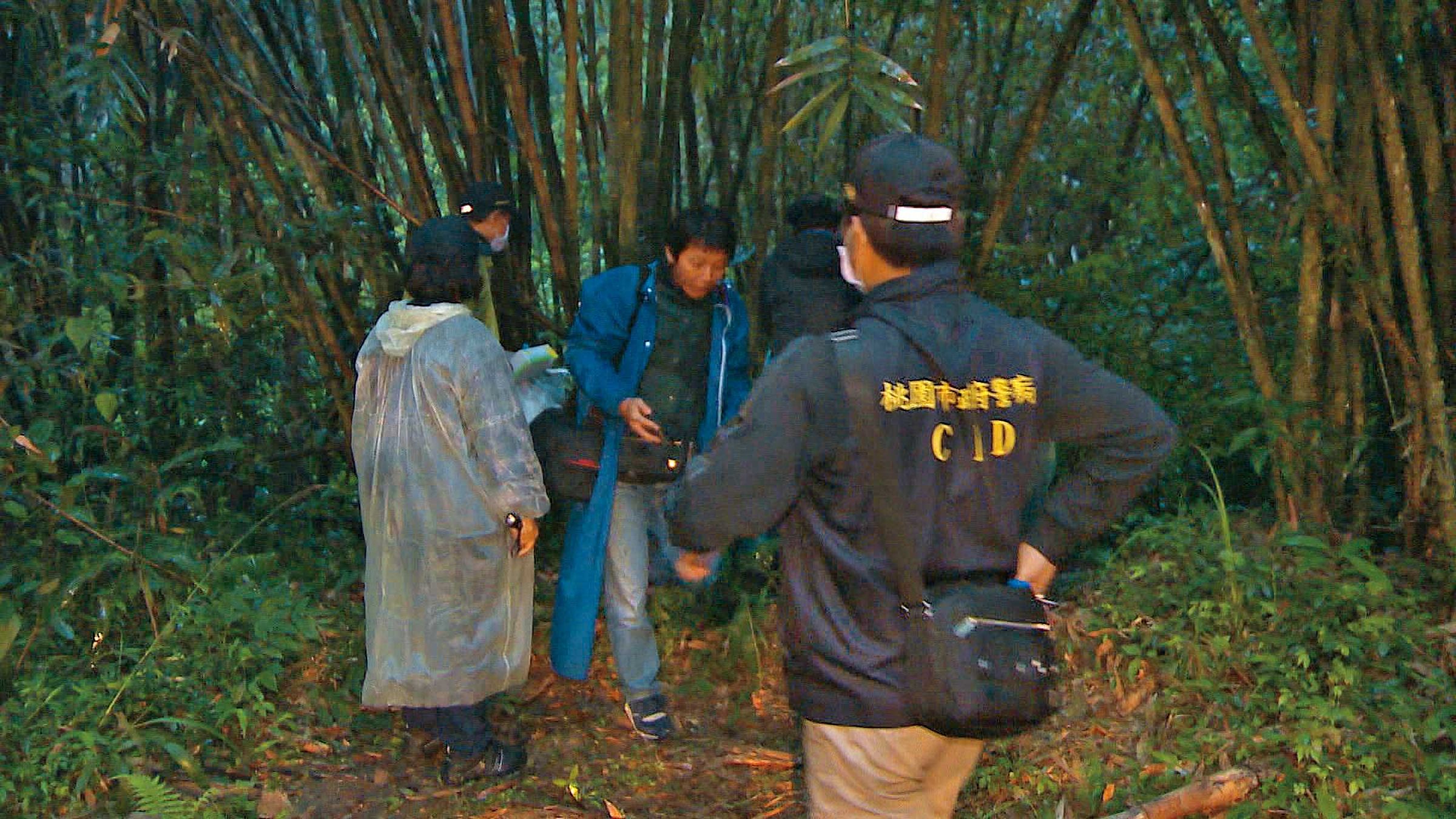 賴女遭殺害棄屍三峽山區，18天後，警方才在林間尋獲她已腐化成白骨的屍體。（東森新聞提供）