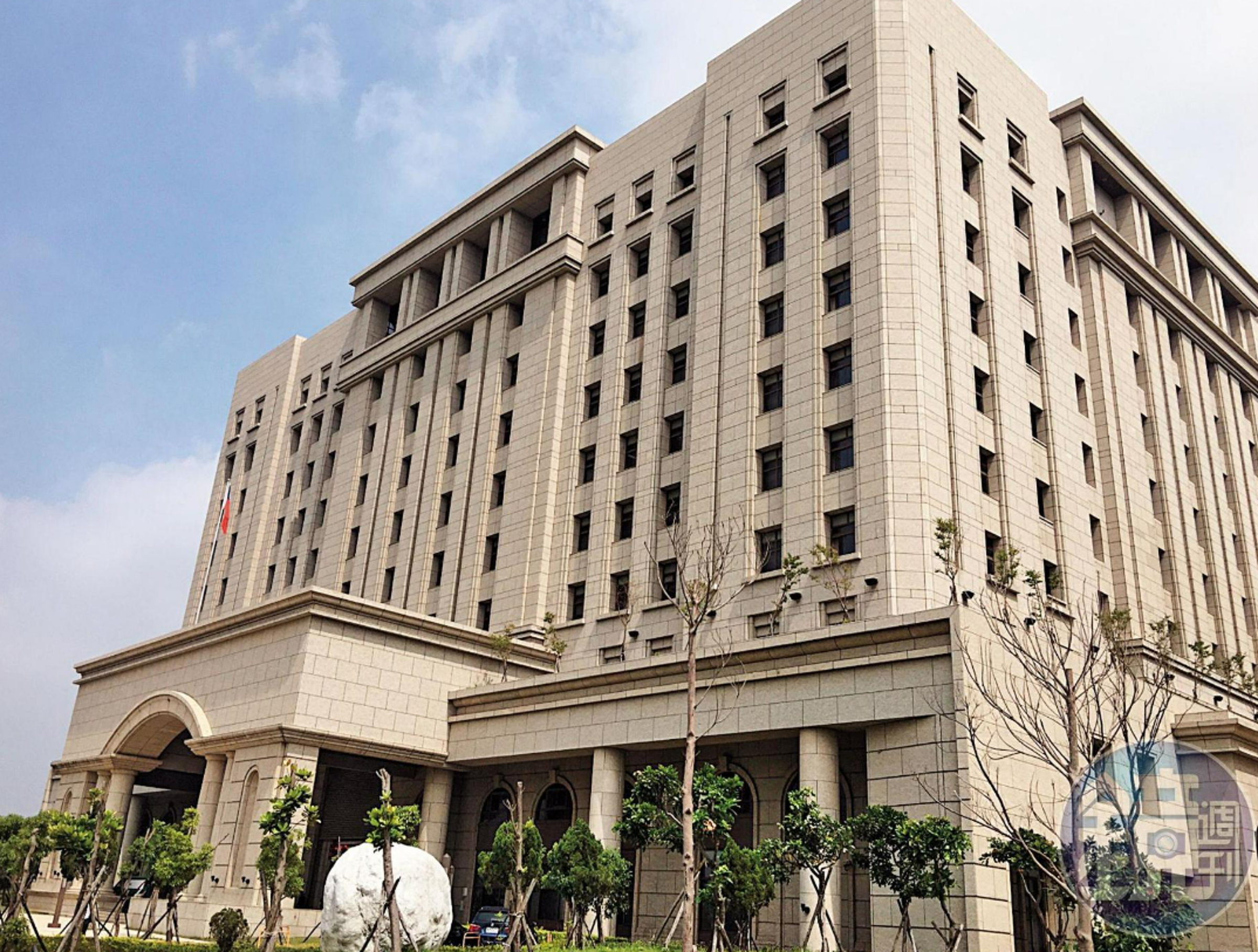 新北市一名陳姓男子酒後失控辱警、毆警，桃園地檢署今將他起訴。