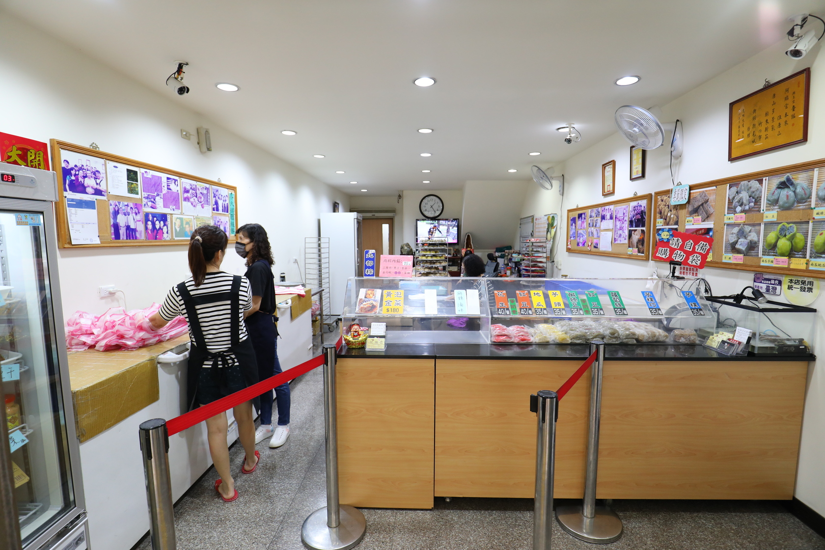 阿瑞官粿店目前由第五代經營，粿類的選擇極多，隱藏版的肉粽則是僅有在地人才知道。