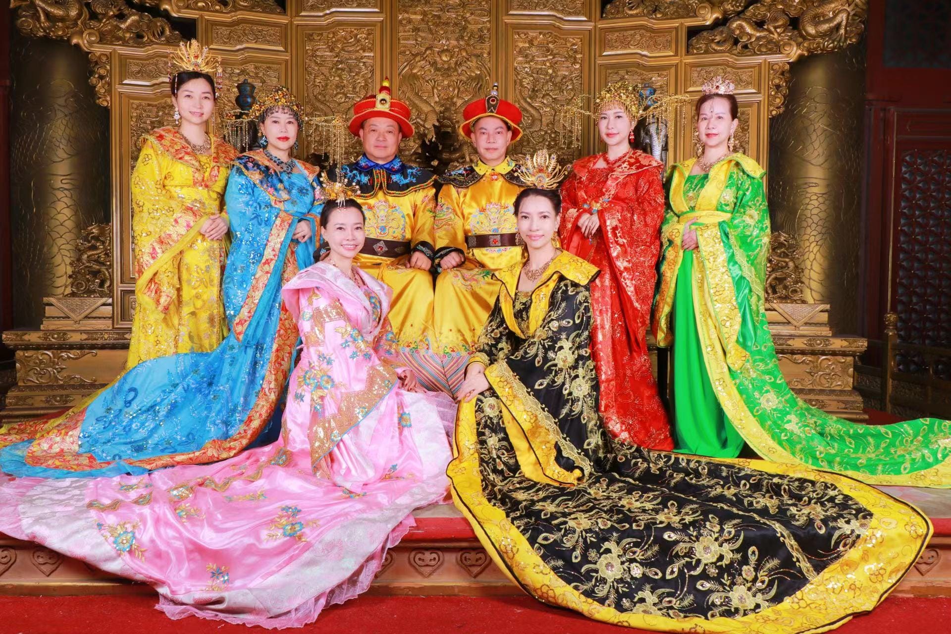 胡漢龑表示除了溝通與財力，體力也要夠好，才能安頓好妻子們。（翻攝自胡漢龑臉書）