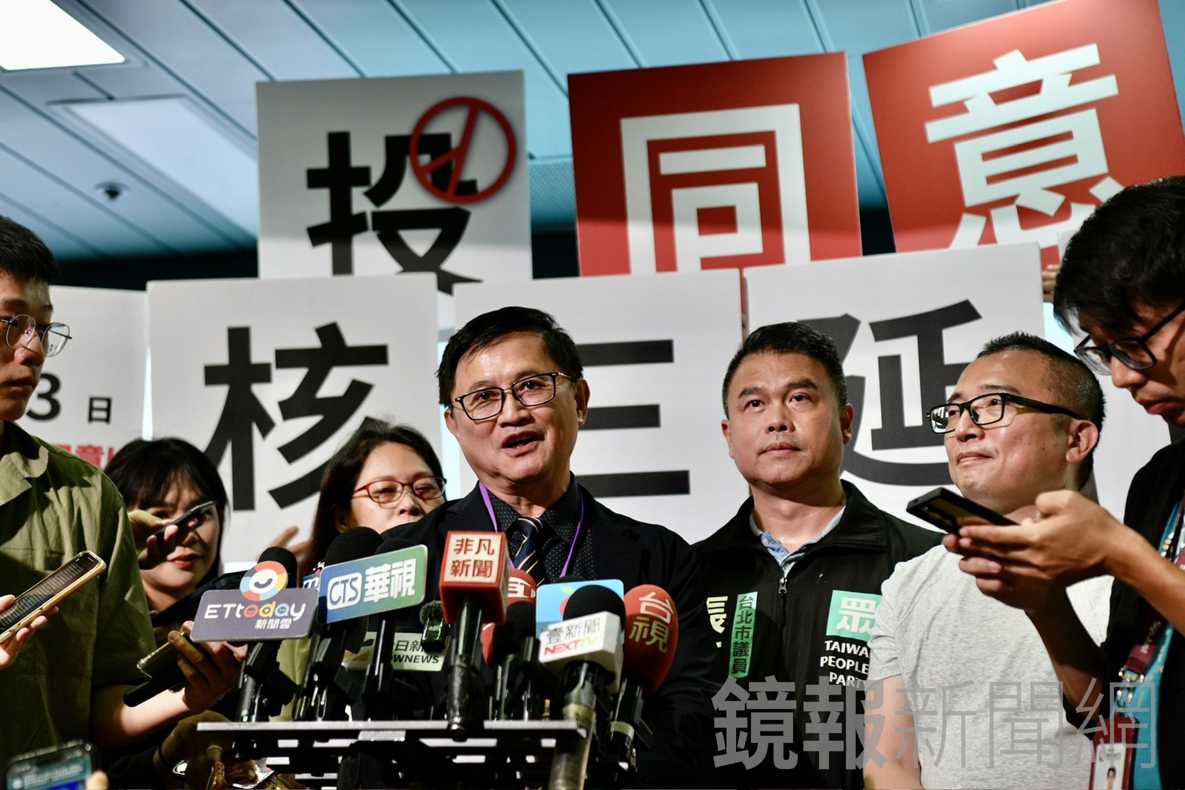 和碩董事長童子賢今日出席核三重啟公投發表會，並擔任正方代表。（鏡報李智為攝）