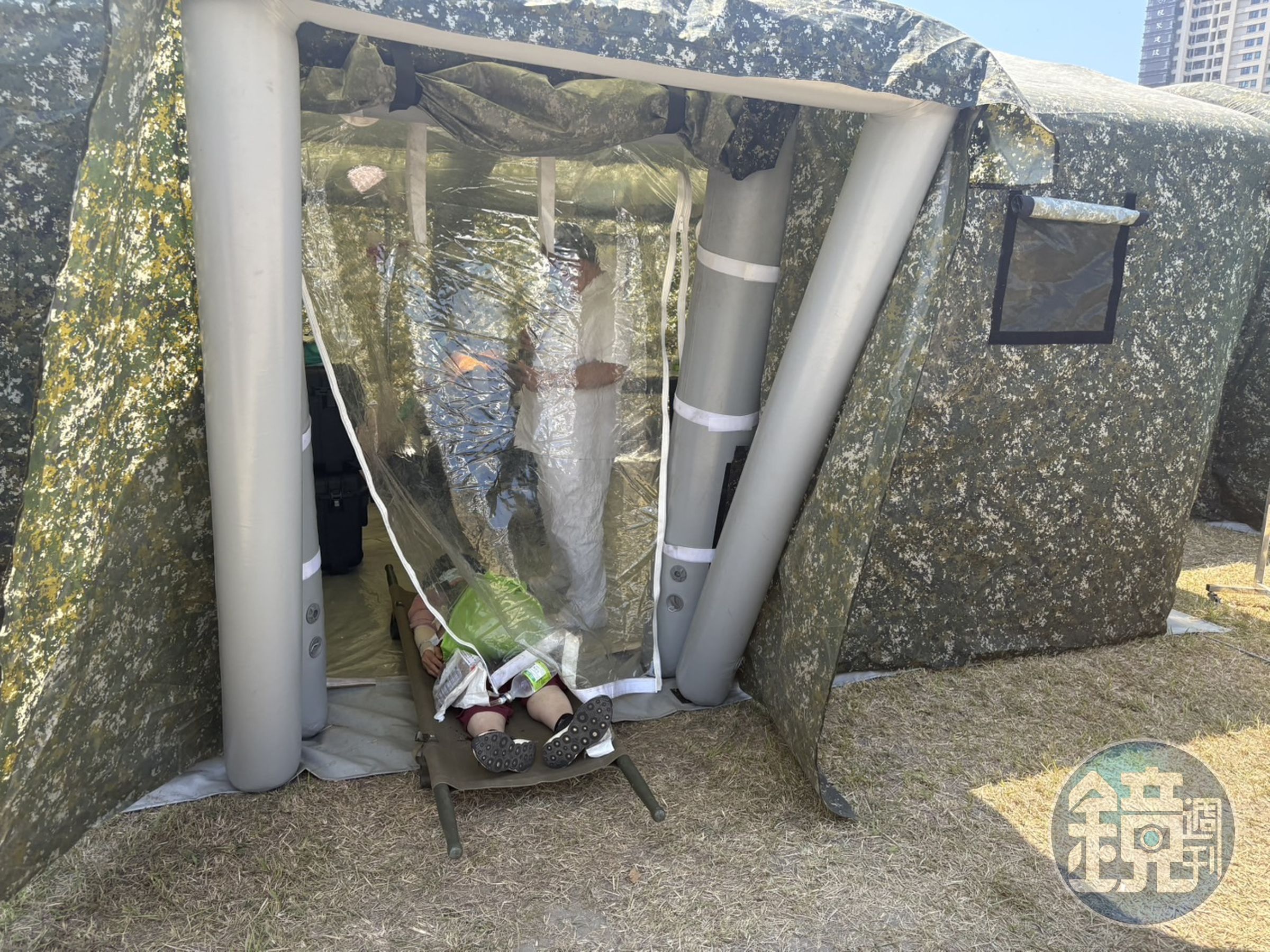 此次演習特地向軍醫局商借用FRSD的帳篷,調整成負壓狀態供現場緊急外科手術使用。