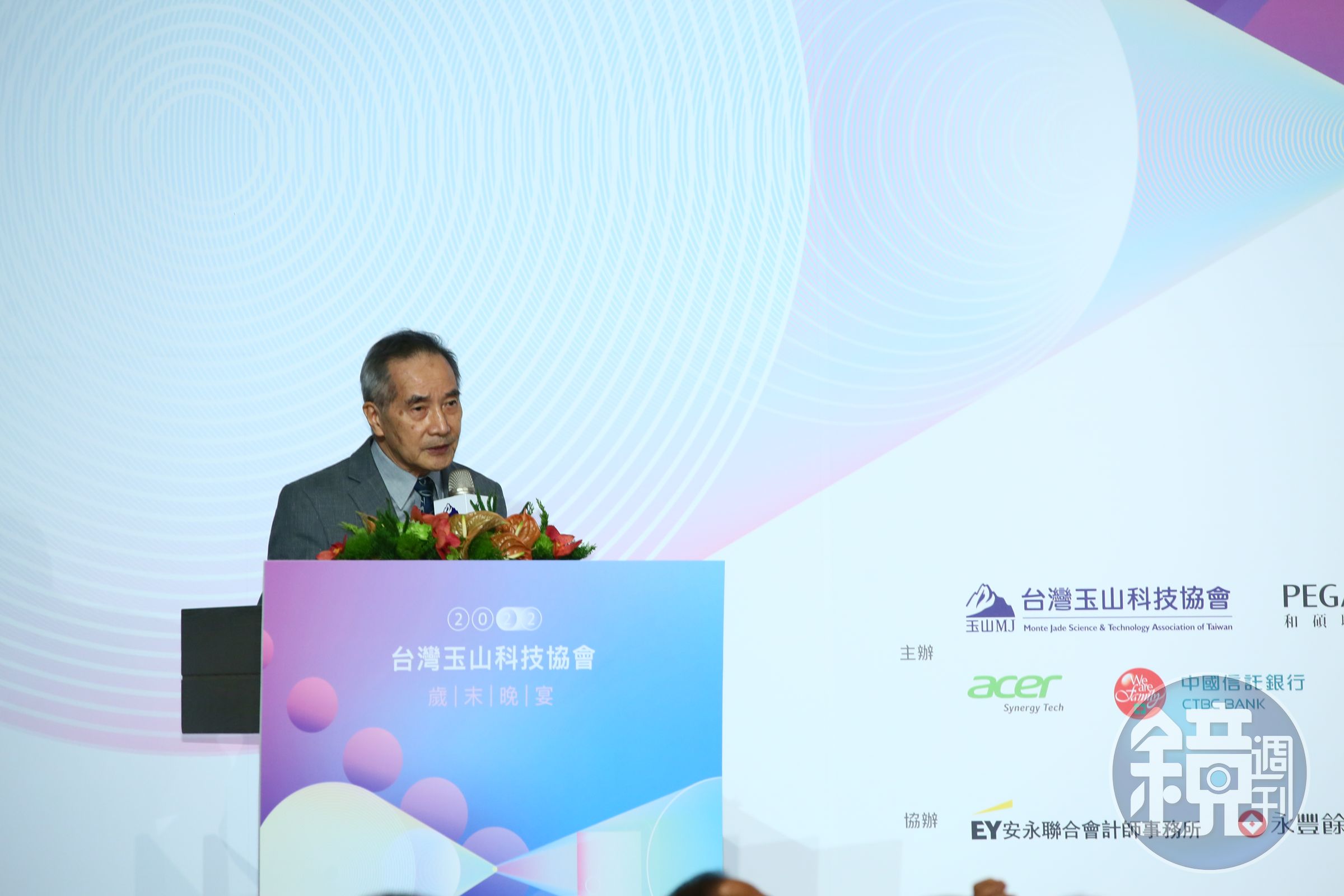 林本堅認為台積電有數百家客戶,是英特爾和三星追不上的關鍵。