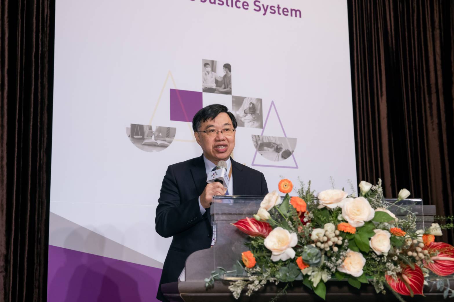 台美攜手主辦提升台灣毒品司法處遇成效國際研討會，包括法務部徐錫祥次長、中信反毒教育基金會辜仲諒董事長等人都到場與會。（讀者提供）