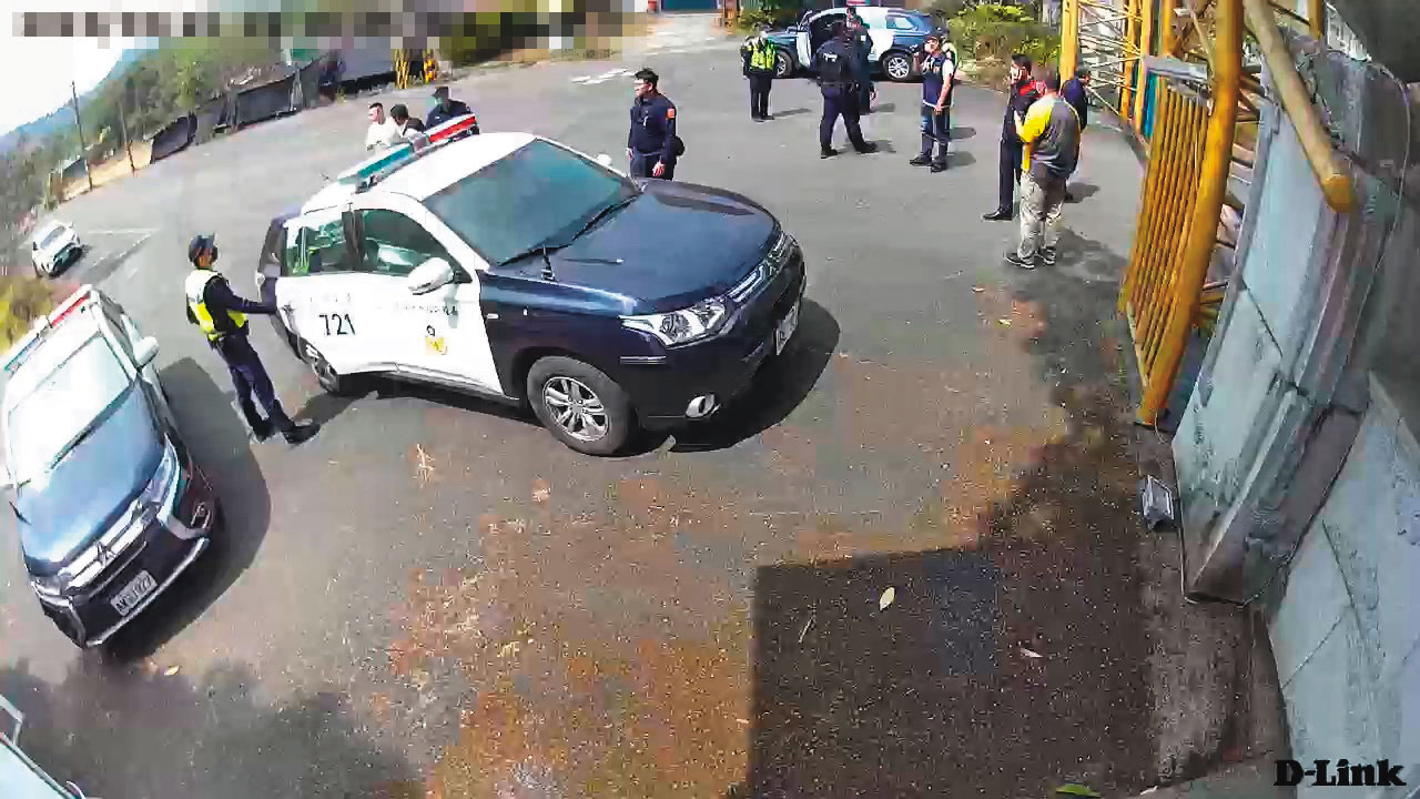 趙惟漢、王先後找人四度侵擾渡假村，警方獲報出動快打部隊逮人。（翻攝畫面）