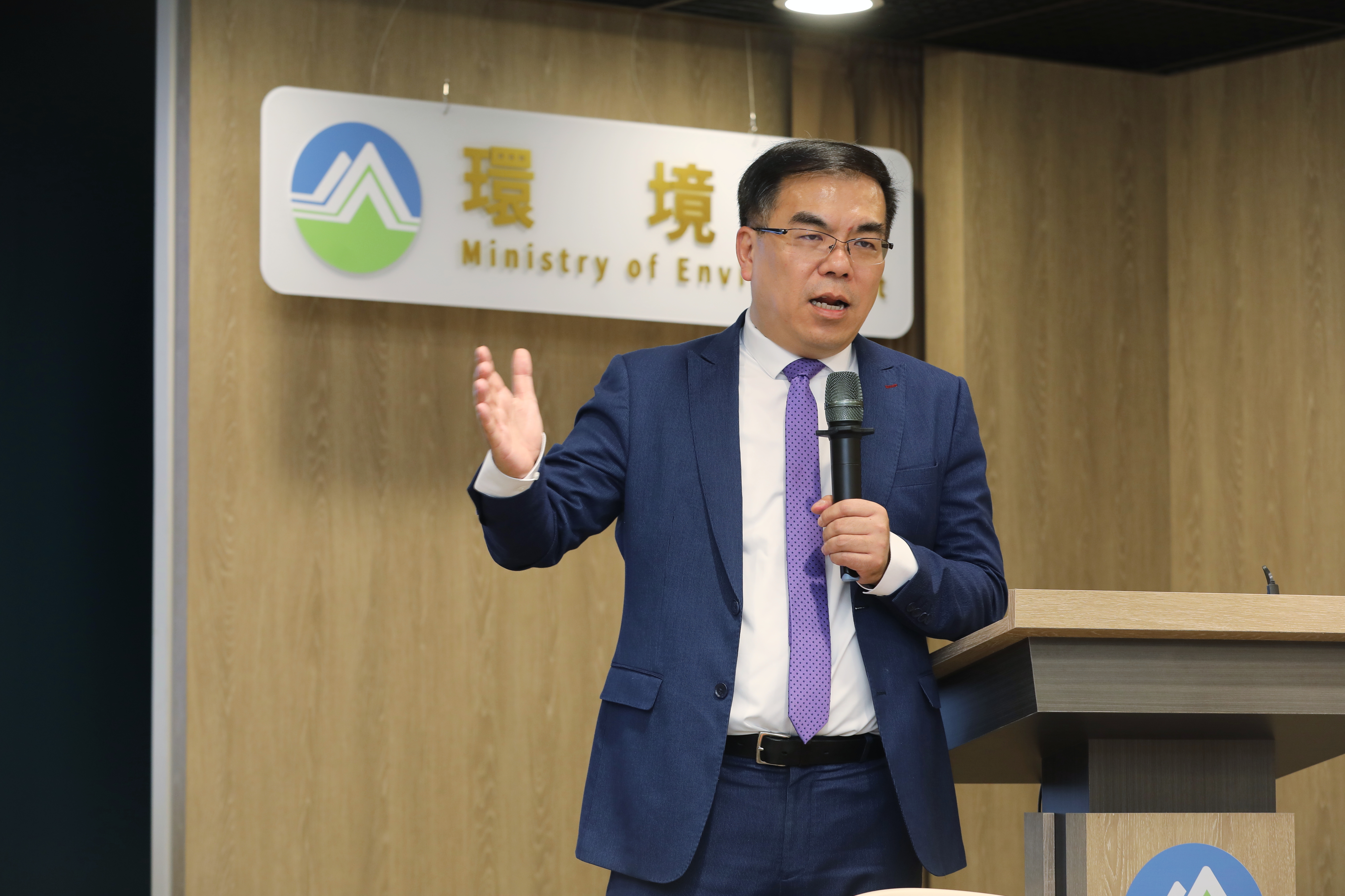 彭啓明保證，環境部絕對沒有網軍，並補充「（議題）被打，都沒人幫我回應。」（本刊資料照）