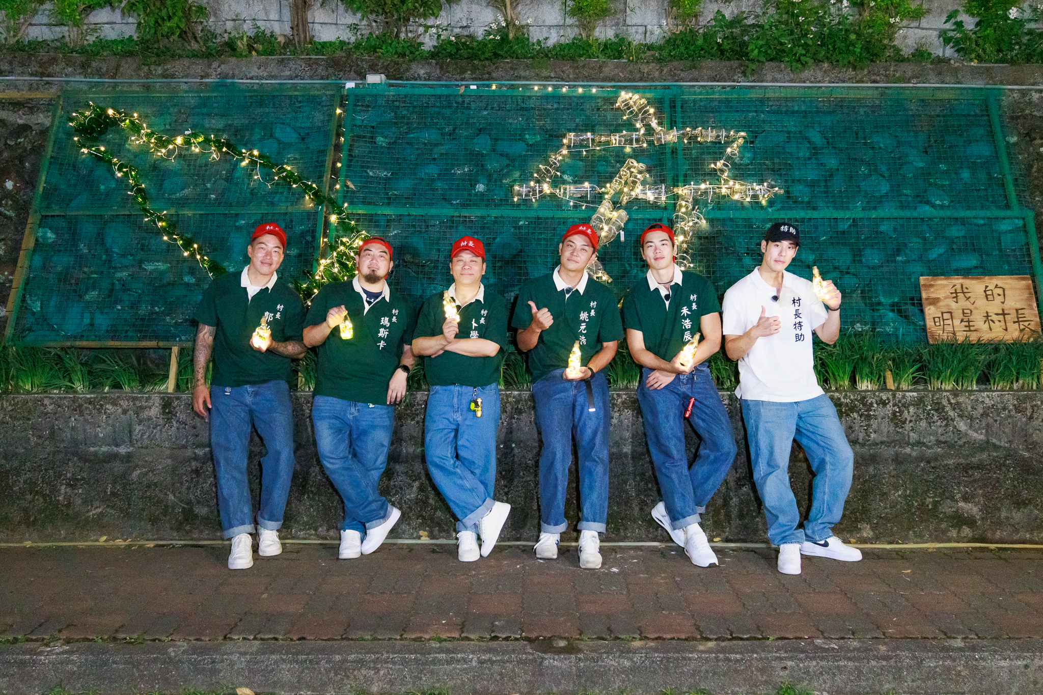 郭泓志（左起）、瑪斯卡、卜學亮、姚元浩、禾浩辰、周予天錄製《我的明星村長》。（好看娛樂提供）