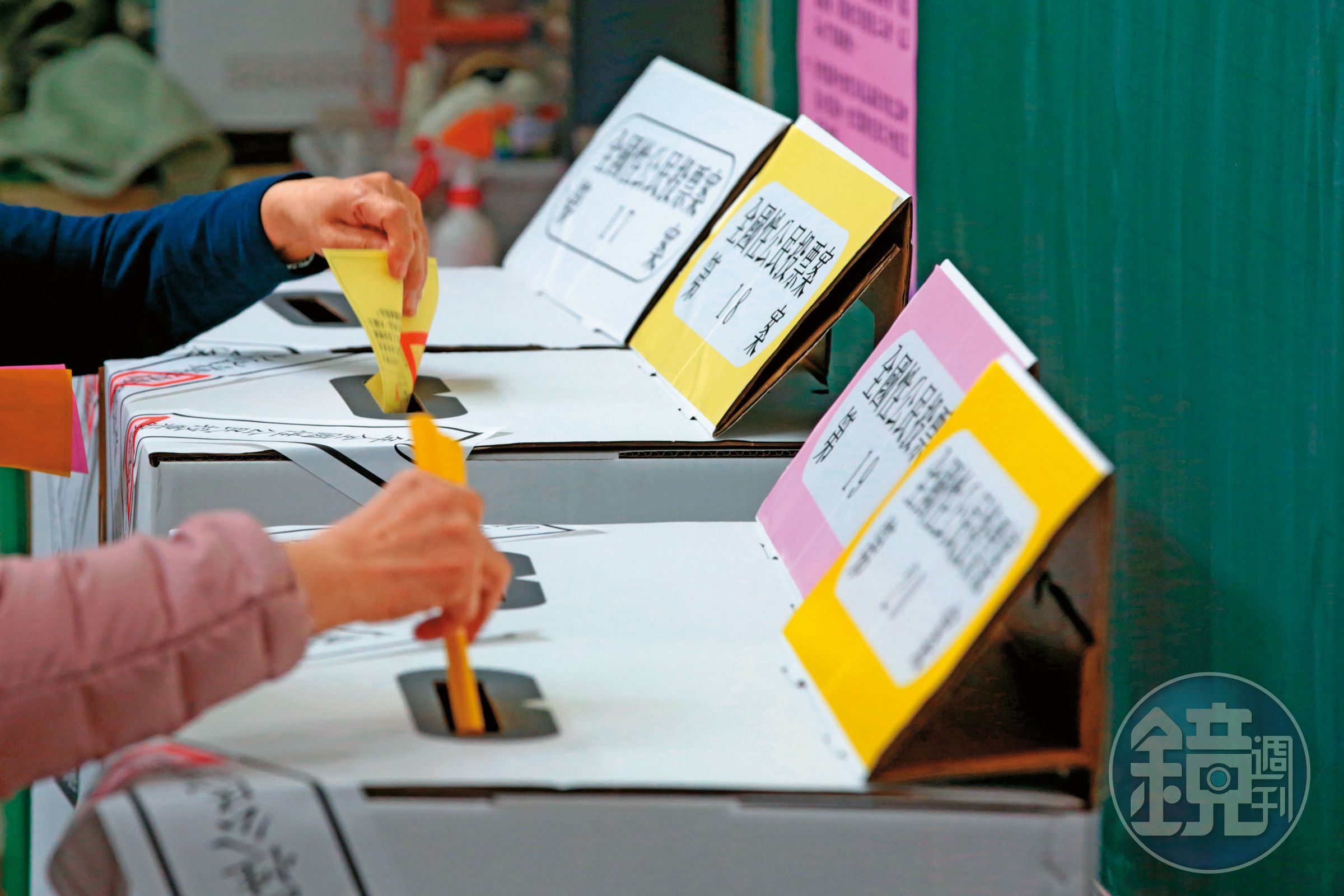 台灣總統大選剩下不到90天，中共虎視眈眈，頻頻出招干預選舉，藍綠白各陣營也卯足全力爭取選民認同。