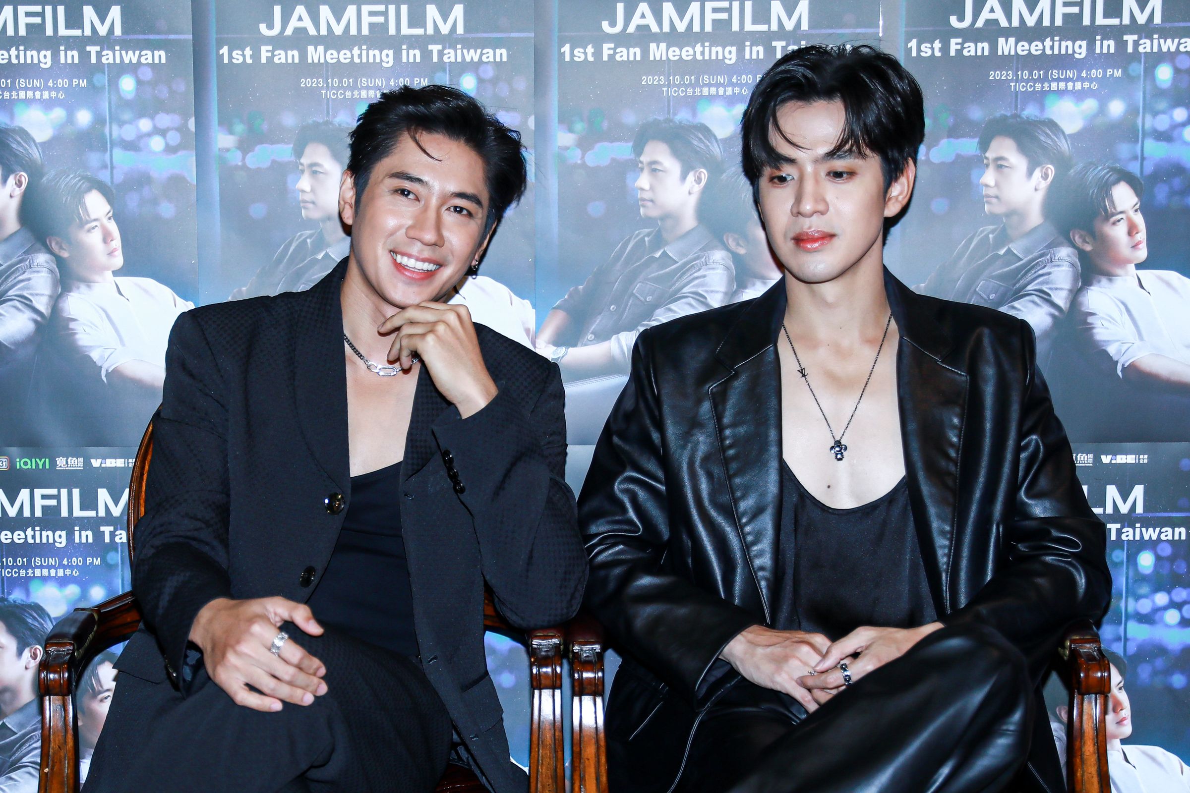 兩人都很喜歡收集公仔或動漫模型,Jam(左)稱這方面Film是自己的前輩。(寬魚國際提供)