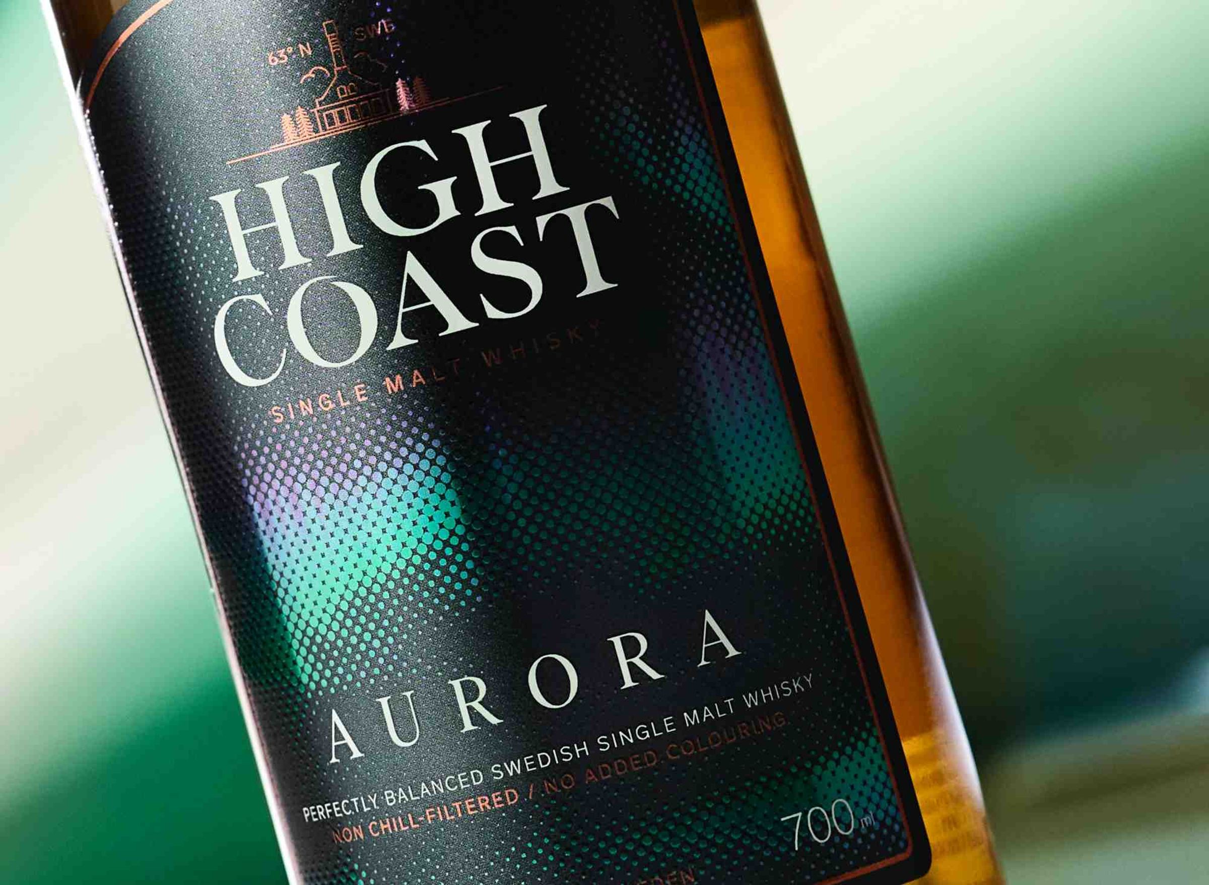 HIGH COAST  Aurora「極光」單一麥芽威士忌。風味特色：以清新的西洋梨、香草為主軸，帶著淡淡醃漬櫻桃與巧克力；入口後可感受到醋栗、葡萄乾與茶香交織的甜美；尾韻則以青蘋果、雪松木質調與優雅菸草餘韻收束；也是製作Highball的最佳選擇。酒精濃度：46%；建議售價：約NT$1,180。
