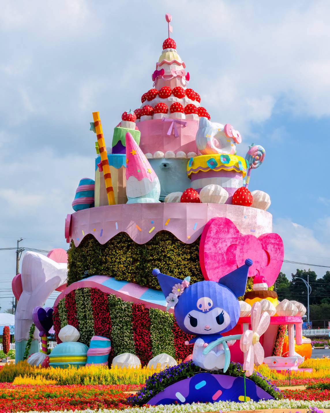 酷洛米專屬的「糖衣花園」以紫色花海搭配甜甜圈造景，10月31日開幕當天也正好是酷洛米生日，現場將推出專屬應援活動及三麗鷗限定好禮。（台中市政府觀光旅遊局提供）