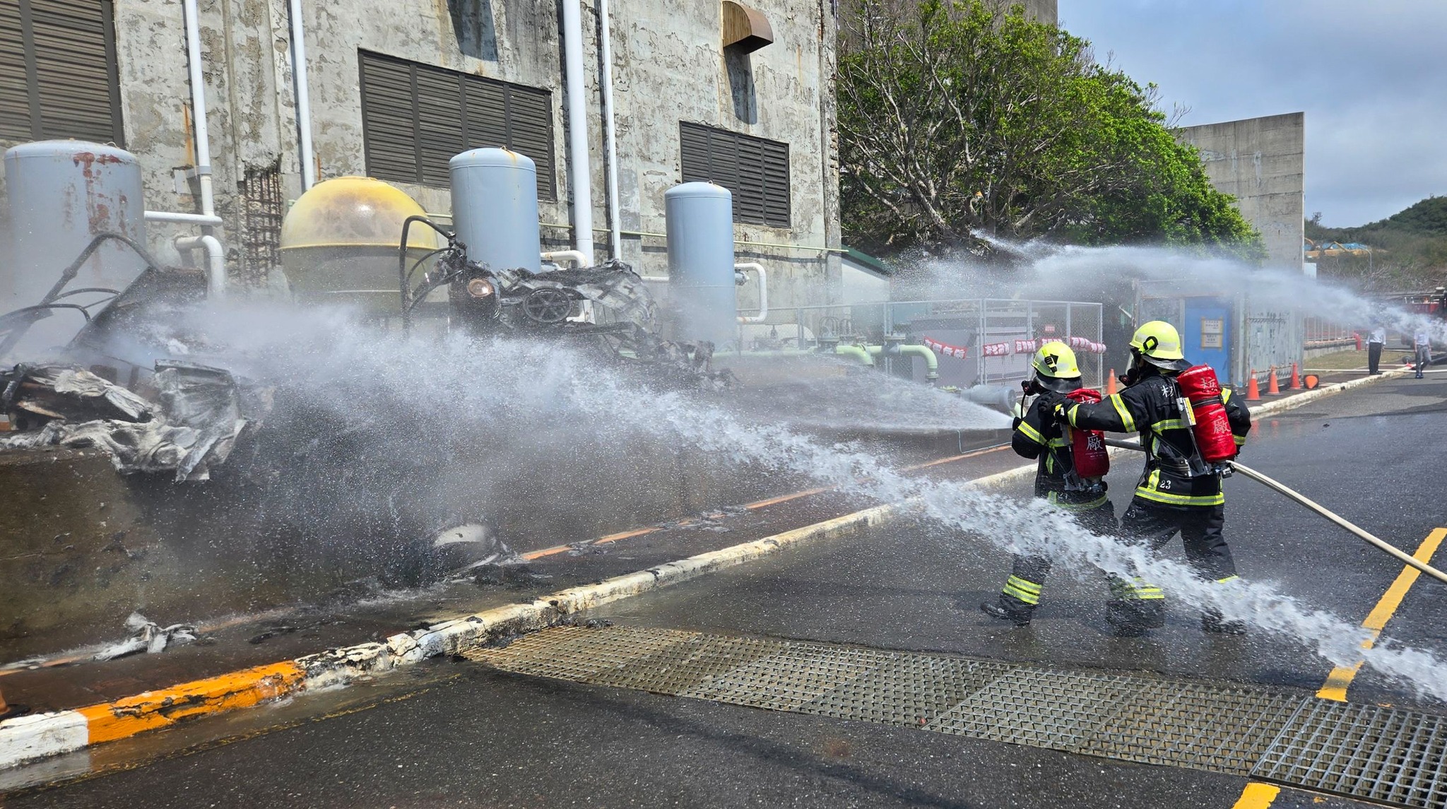 位於屏東的核三廠今日上午發生火警。（翻攝周春米臉書）
