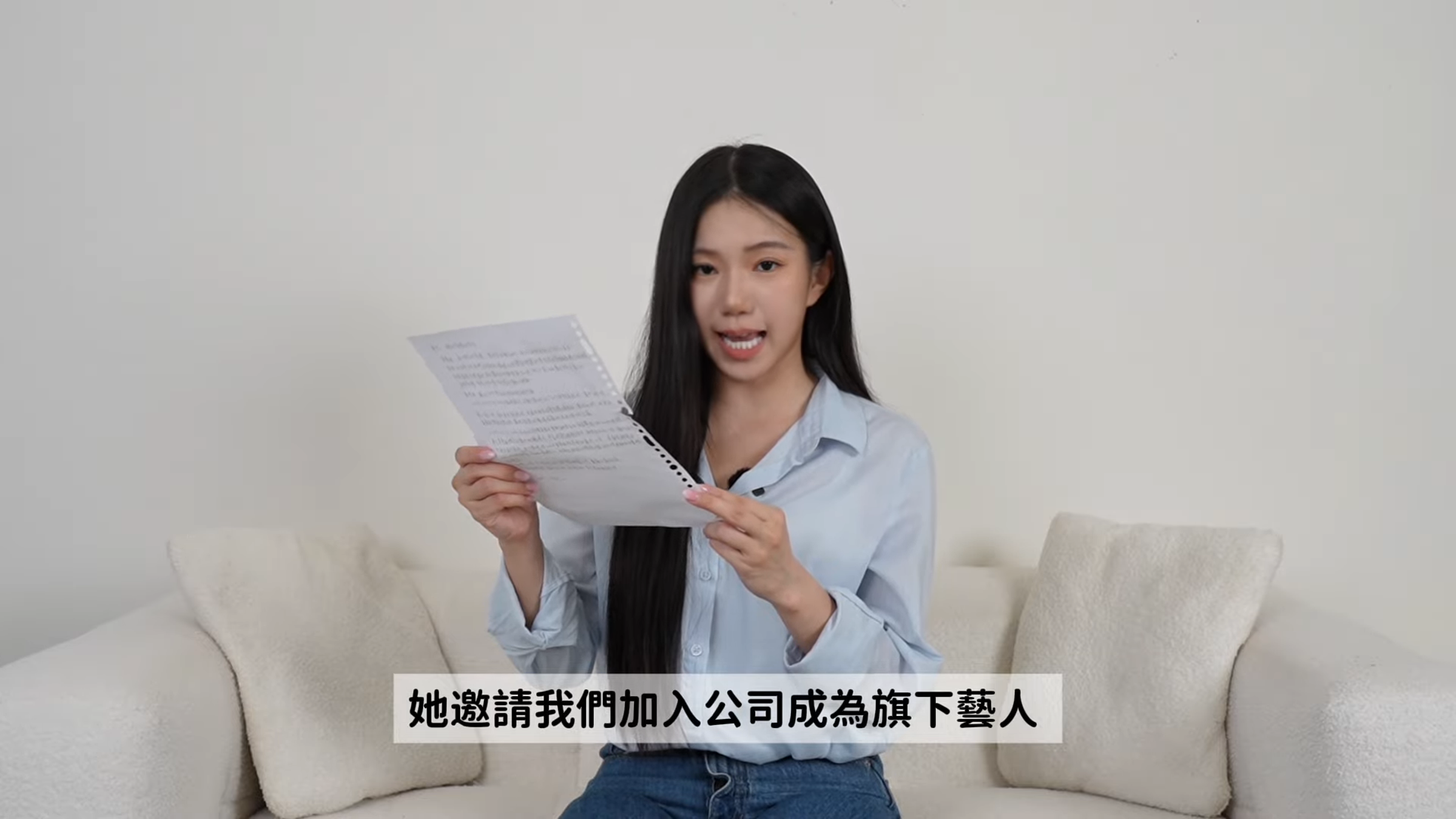 家寧在新影片中又再度成為「讀稿機」念稿,並提到與Andy分手、拆夥始末。(翻攝自秘月期POPOO YT頻道)