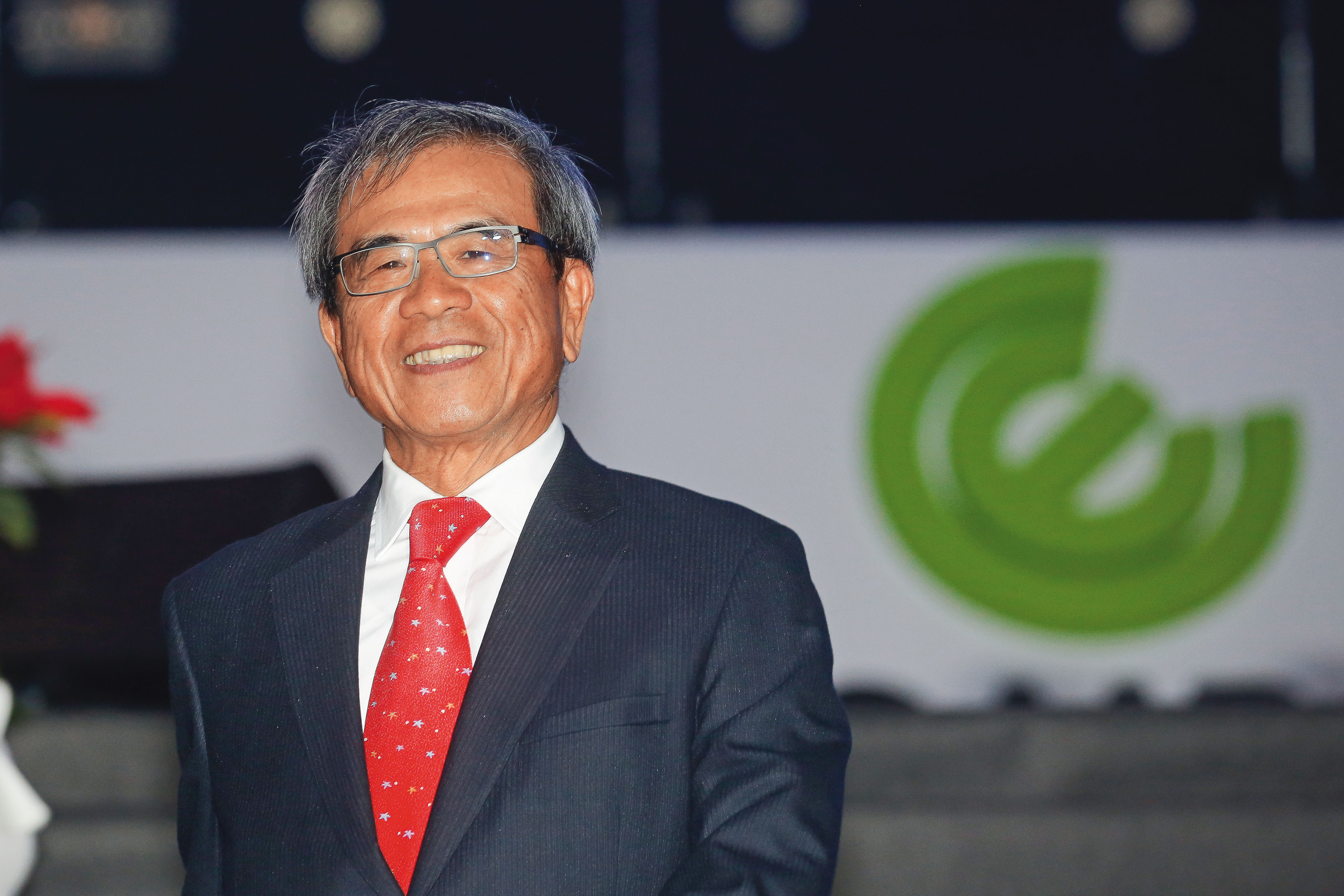 仁寶董事長陳瑞聰撿到槍，拿下戴爾千億元AI伺服器訂單。