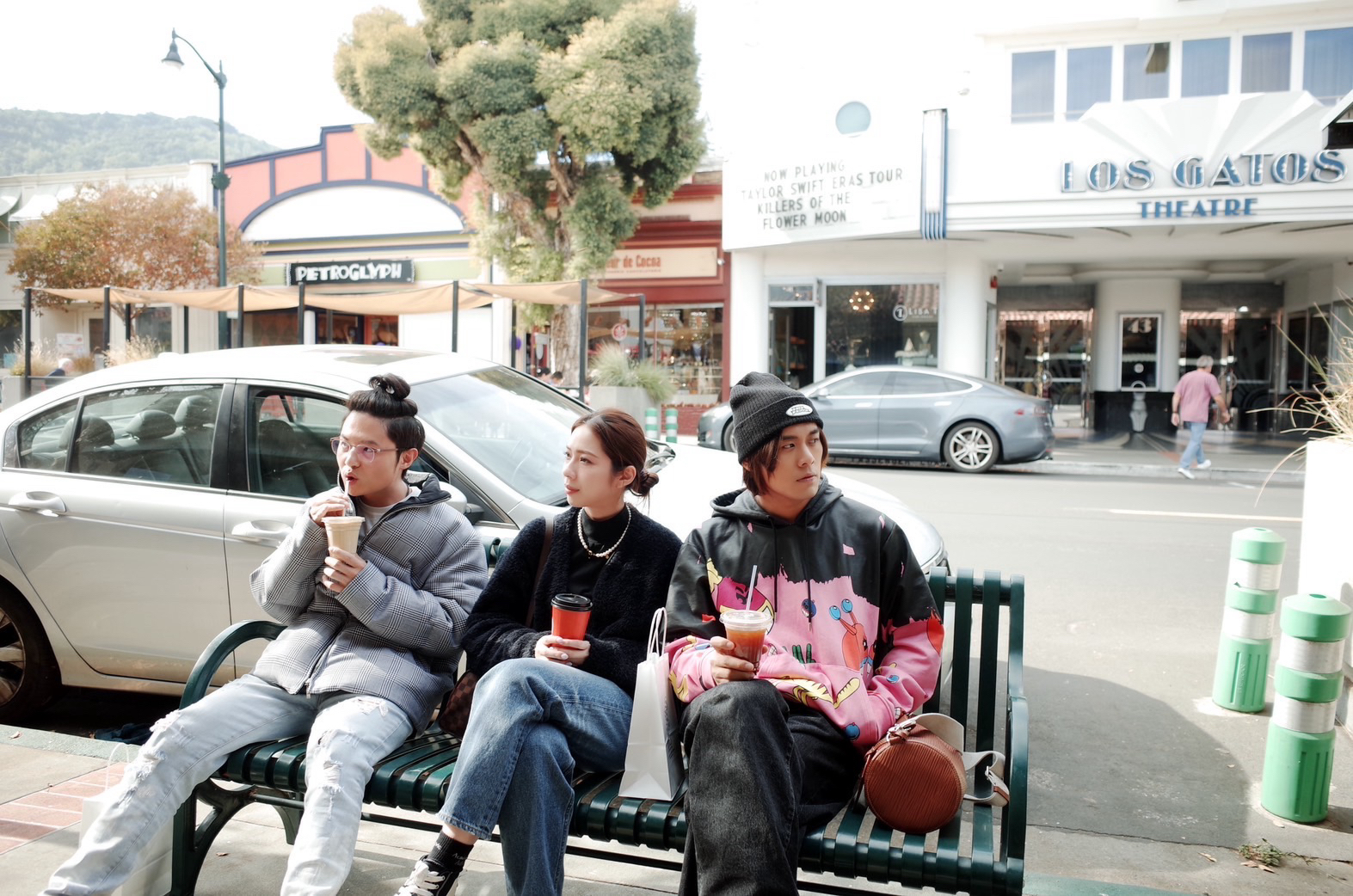 告五人趁空檔在拉斯維加斯安排城市漫步之旅,也不忘進行他們最愛的開吃。(相信音樂提供)