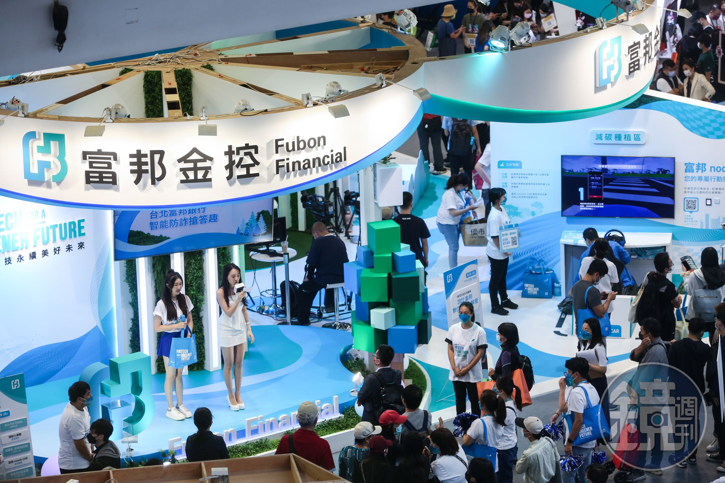 今年市場投資熱度升高，金融業利差與投資收益表現亮眼。