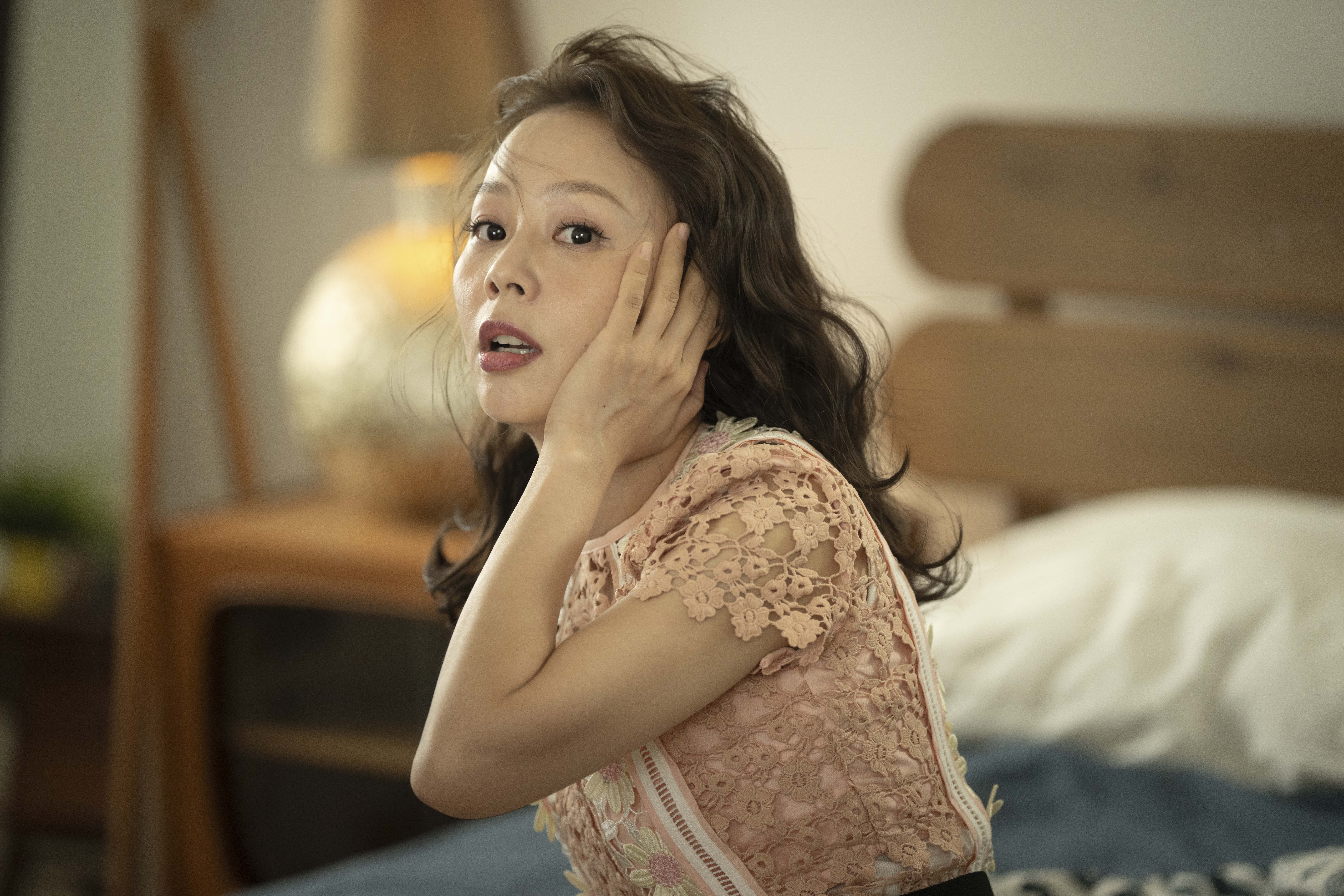 發騷扭打呼巴掌樣樣來！孫淑媚《拜六禮拜》變身瘋女人。（華視、公視台語台）