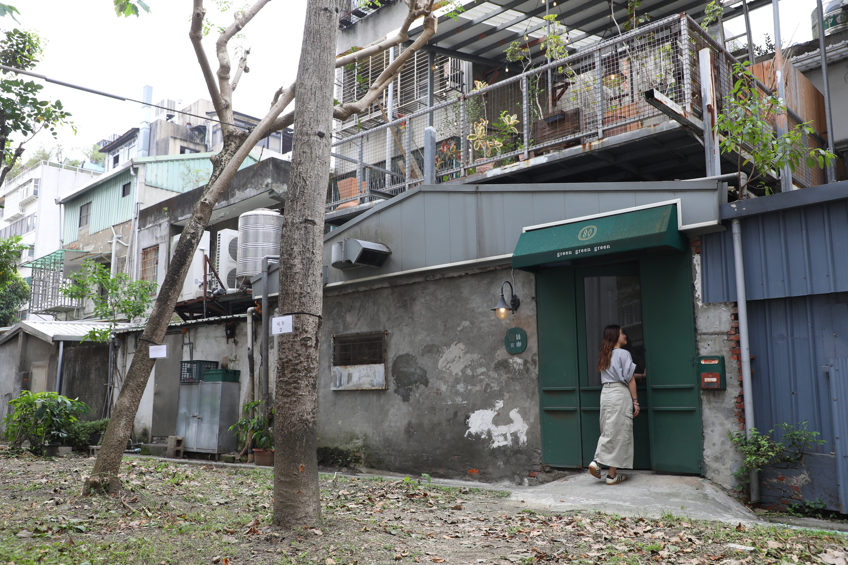 綠咖生活概念店入口處在屋子後方，相當隱密。