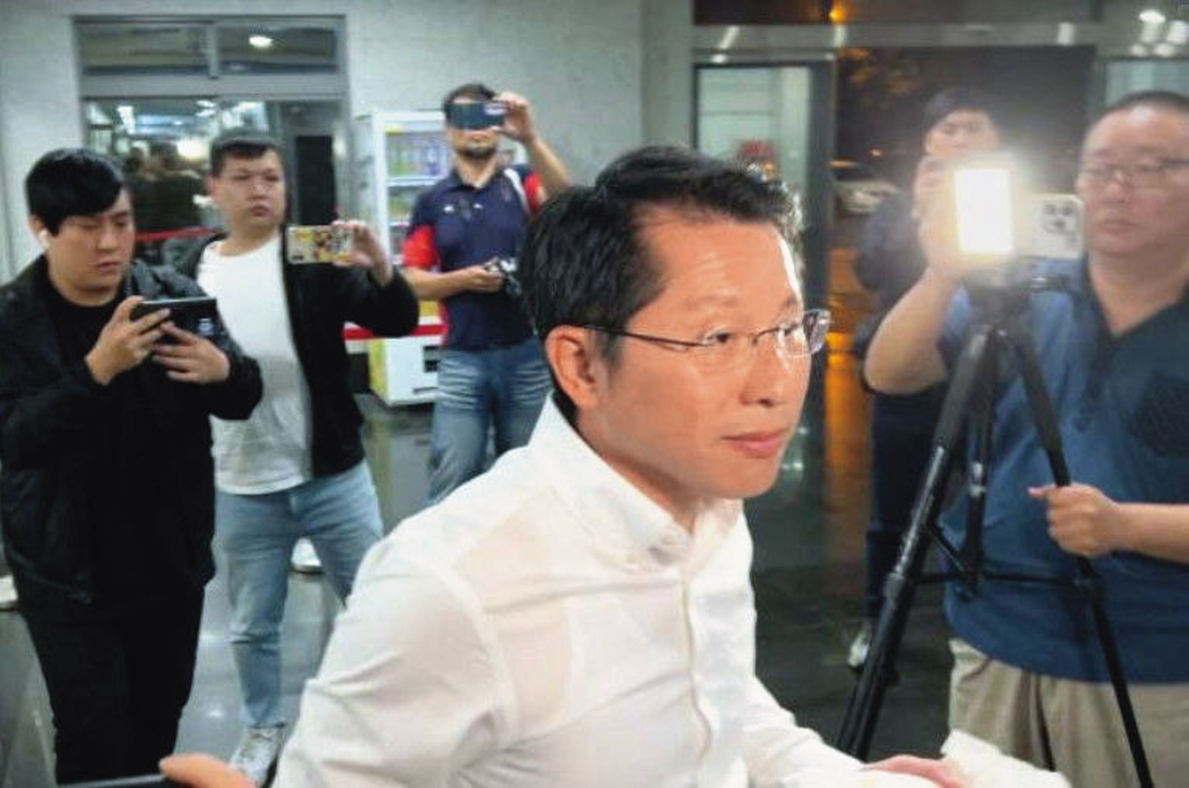 明良臻涉對罷免民眾查水表,14日遭起訴,縣府表示他已於15日提出辭呈。(鏡新聞提供)