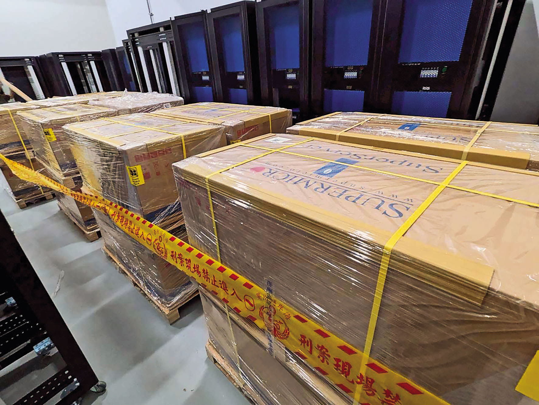 海巡署先前緊急查扣市值7億元的50台美超微伺服器，懷疑背後有跨國集團趁機盜賣輝達高階晶片。（海巡署提供）