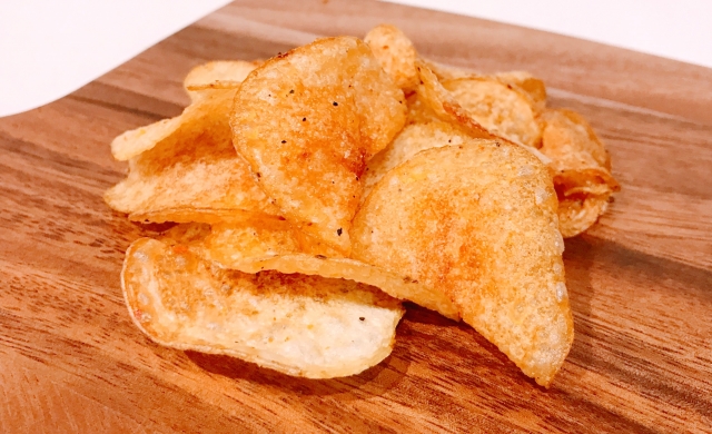 14名日本高中生吃了「超辣洋芋片」感到身體不適，因而被送往醫院。（示意圖，photoAC）