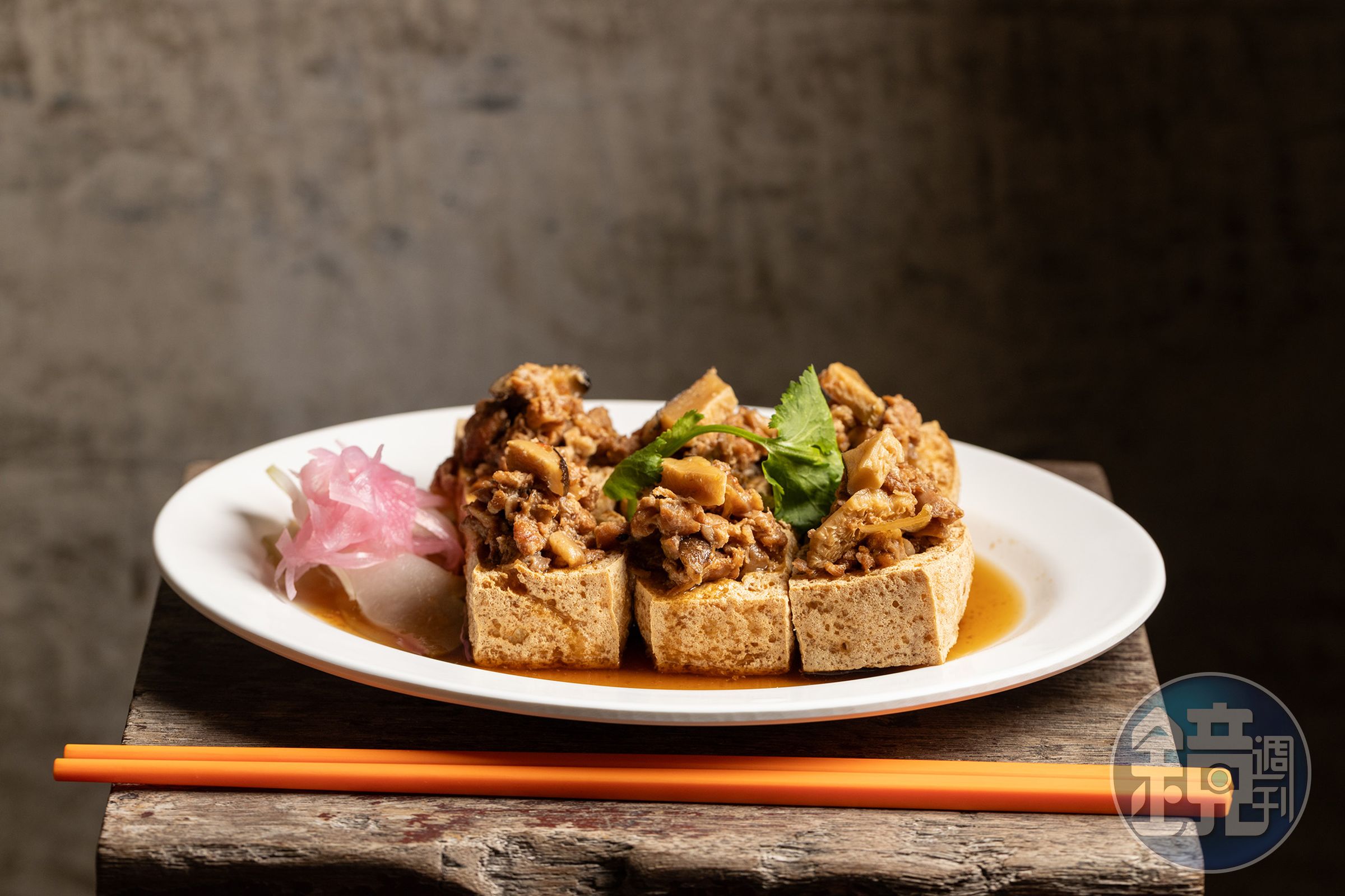 「明月大飯店肉燥」結合Bee母親麵店的肉燥配方,讓兩款台式小吃完美結合(100元/份)