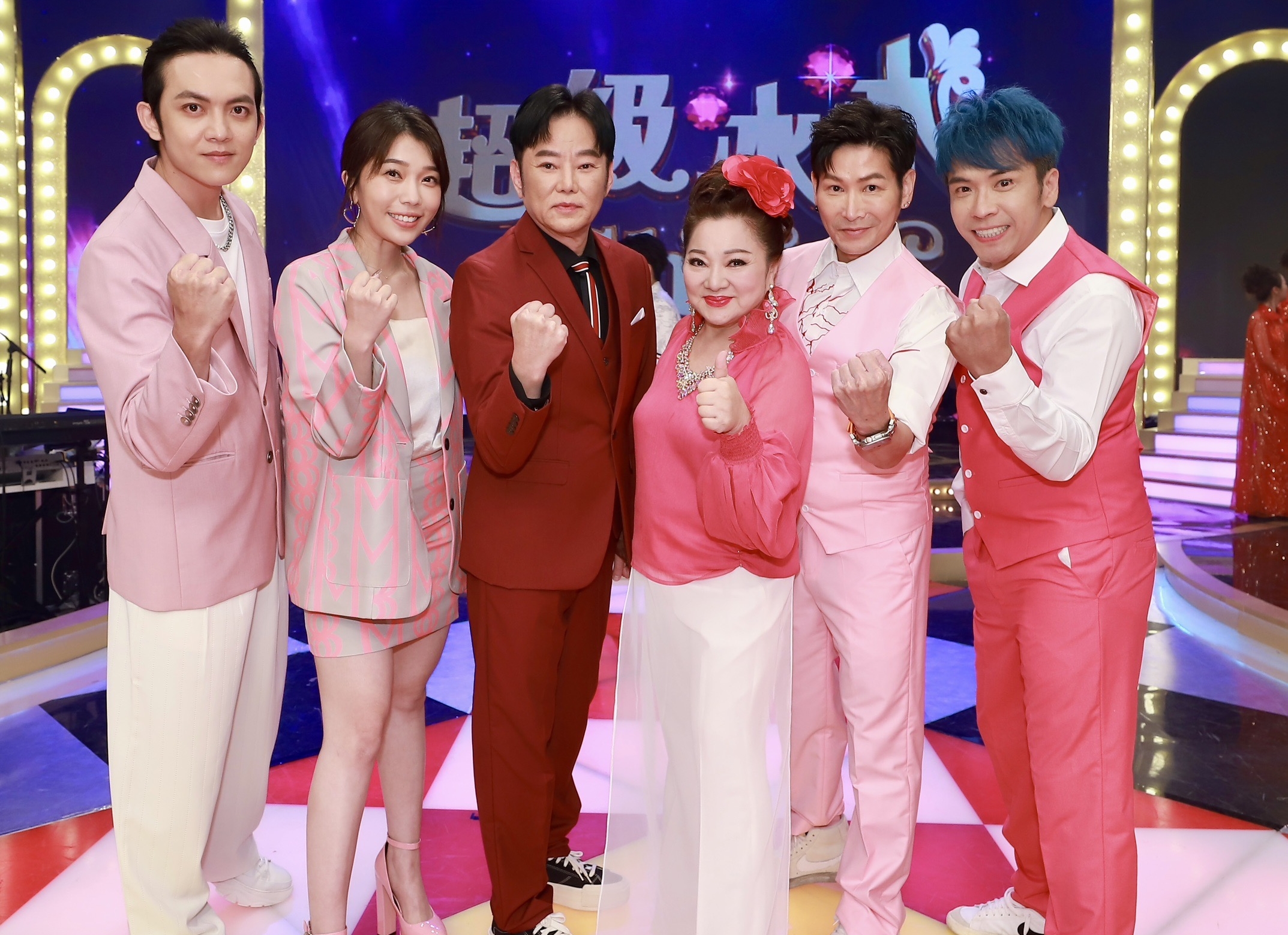 由白冰冰、陽帆以及台一線主持的民視《超級冰冰Show》，邀約實力派「明日之星」唱將郭忠祐與蔡家蓁加入主持陣容 。（民視提供）