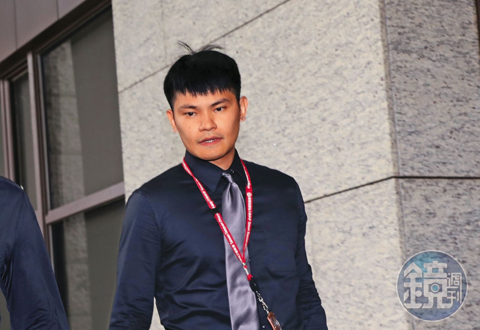 檢察官陳嘉義遭質疑偽造關鍵會議譯文,刻意遺漏其他與會官員,製造鄭文燦與廖氏父子密會喬好的假象。