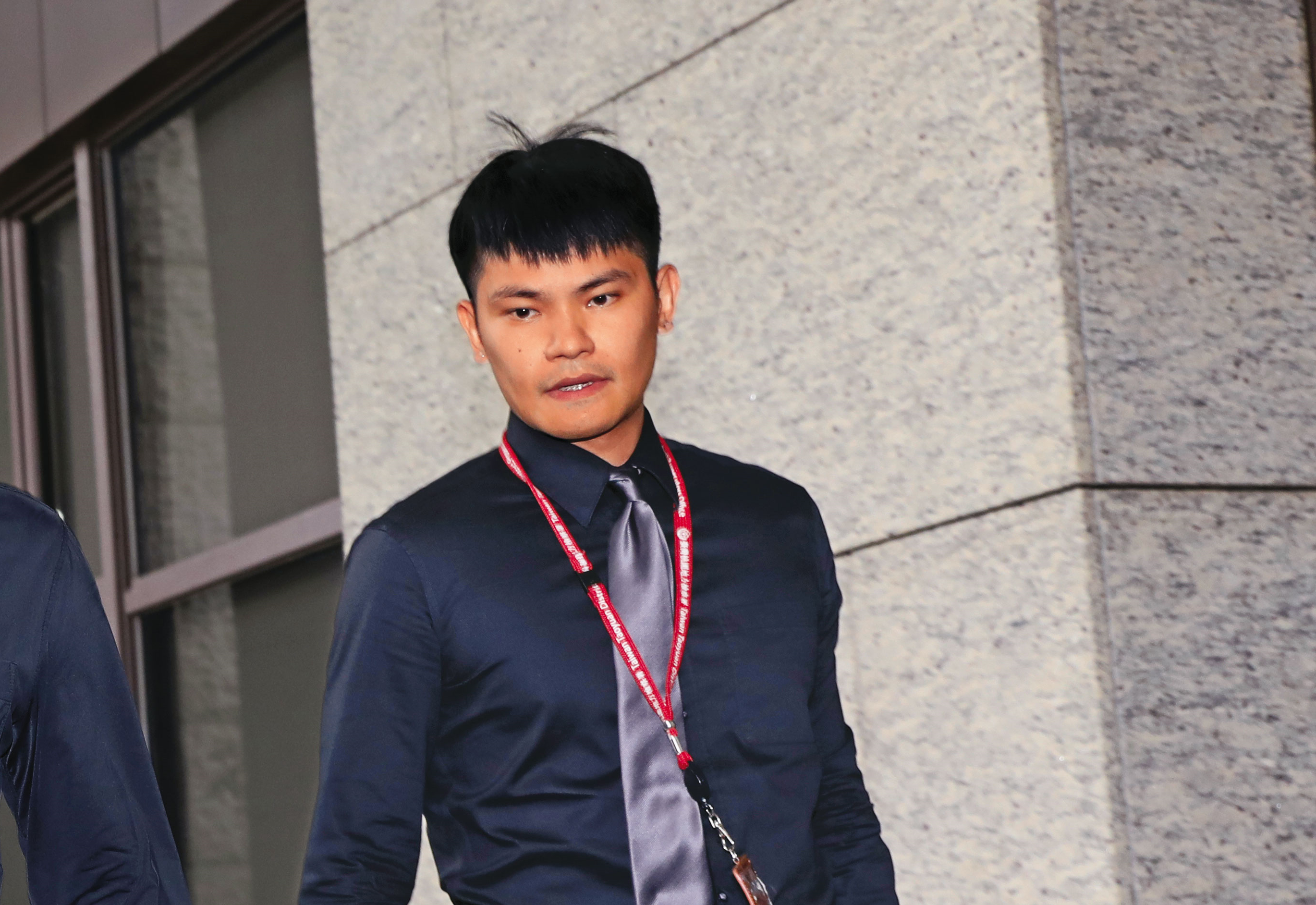 檢察官陳嘉義遭質疑偽造關鍵會議譯文，刻意遺漏其他與會官員，製造鄭文燦與廖氏父子密會喬好的假象。