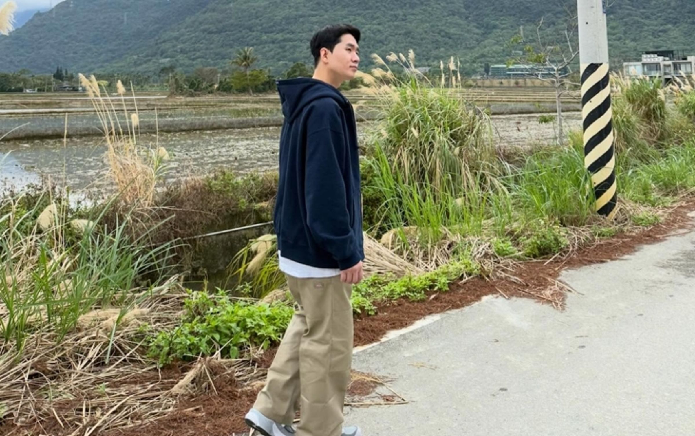韓網紅「龍鬚糖小哥」昨天在社群媒體急呼台灣護照失主。(翻攝自Yoon Nala 臉書)