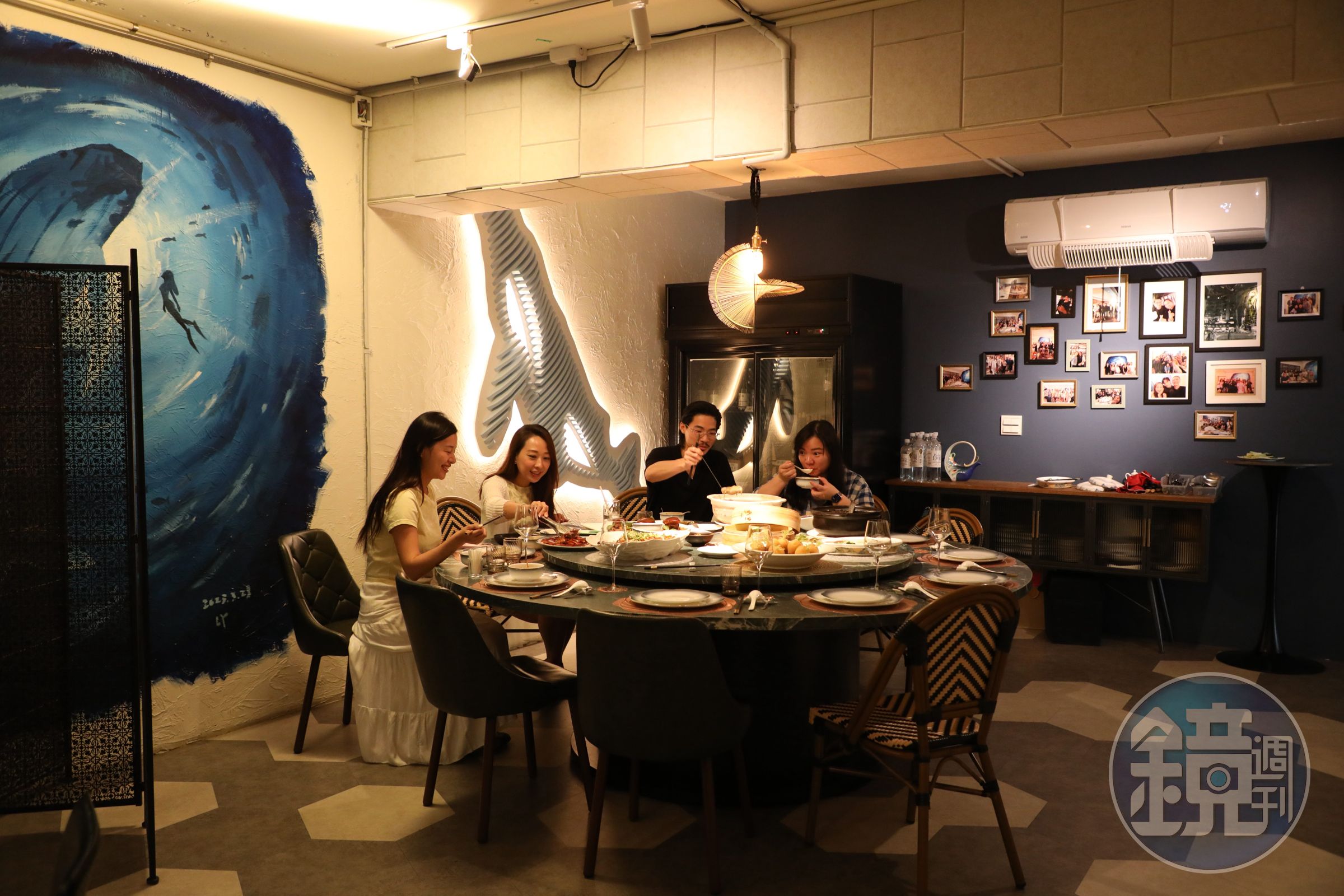 「華國私廚廖家宴 & The Bar」於2025年9月正式開幕,前場為餐酒空間,後場則為私廚宴席空間。