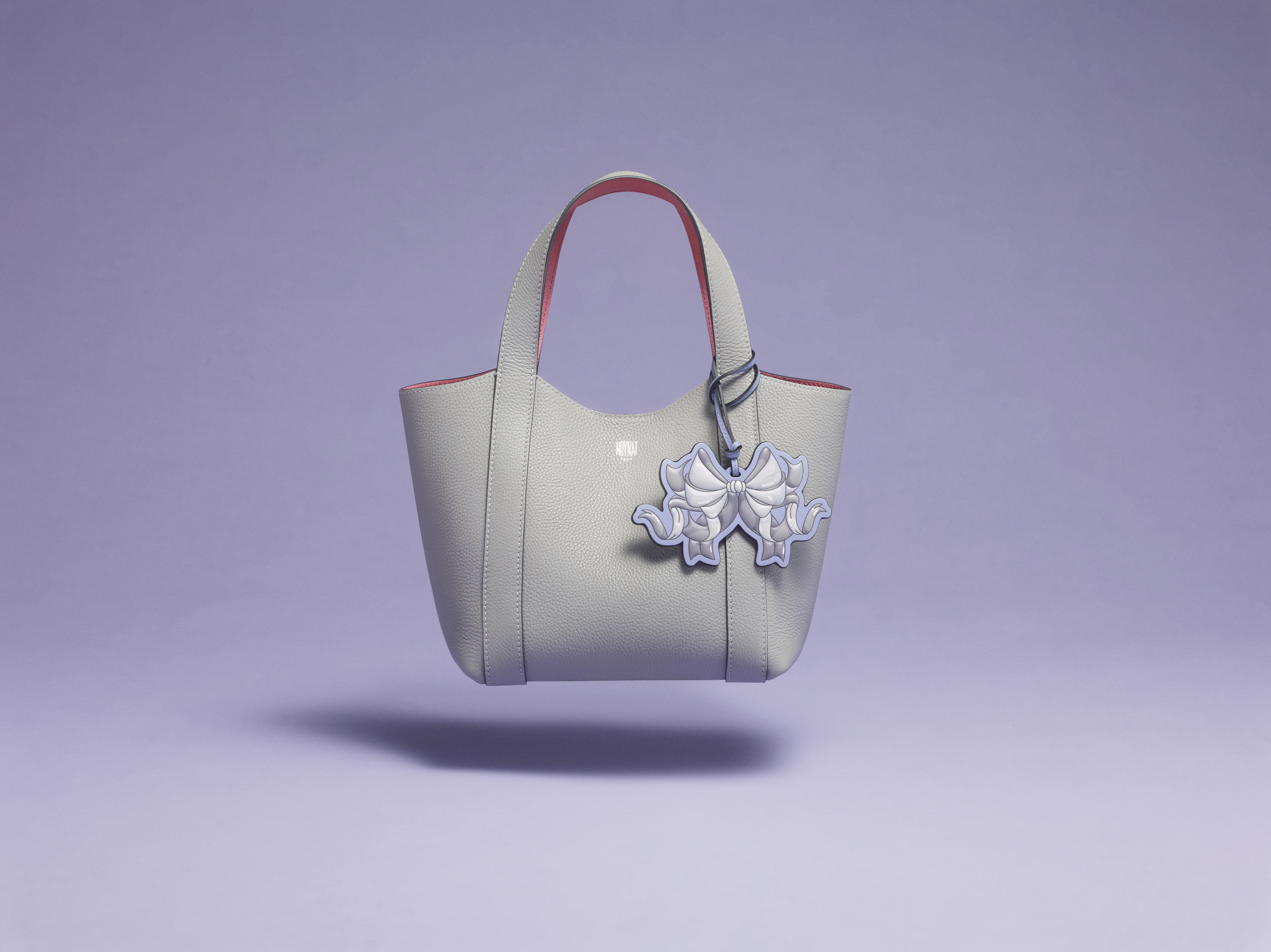 Le Duo BB七夕限定系列霧灰色NT$56,400、蝴蝶結吊飾NT$9,400。（MOYNAT提供）