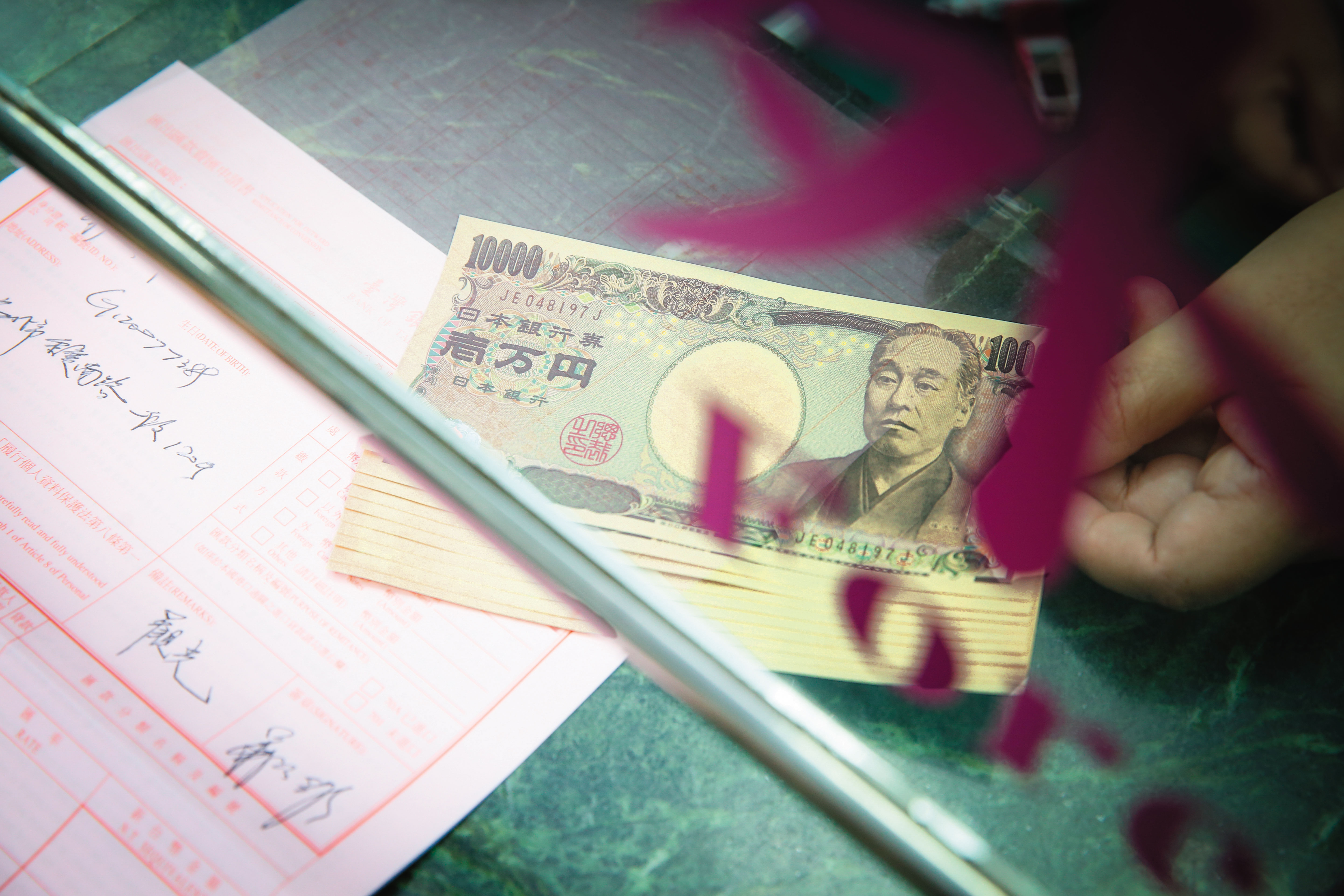 日本經濟在結構轉變中，走上復甦的長期軌道，利率正常化也略見曙光。