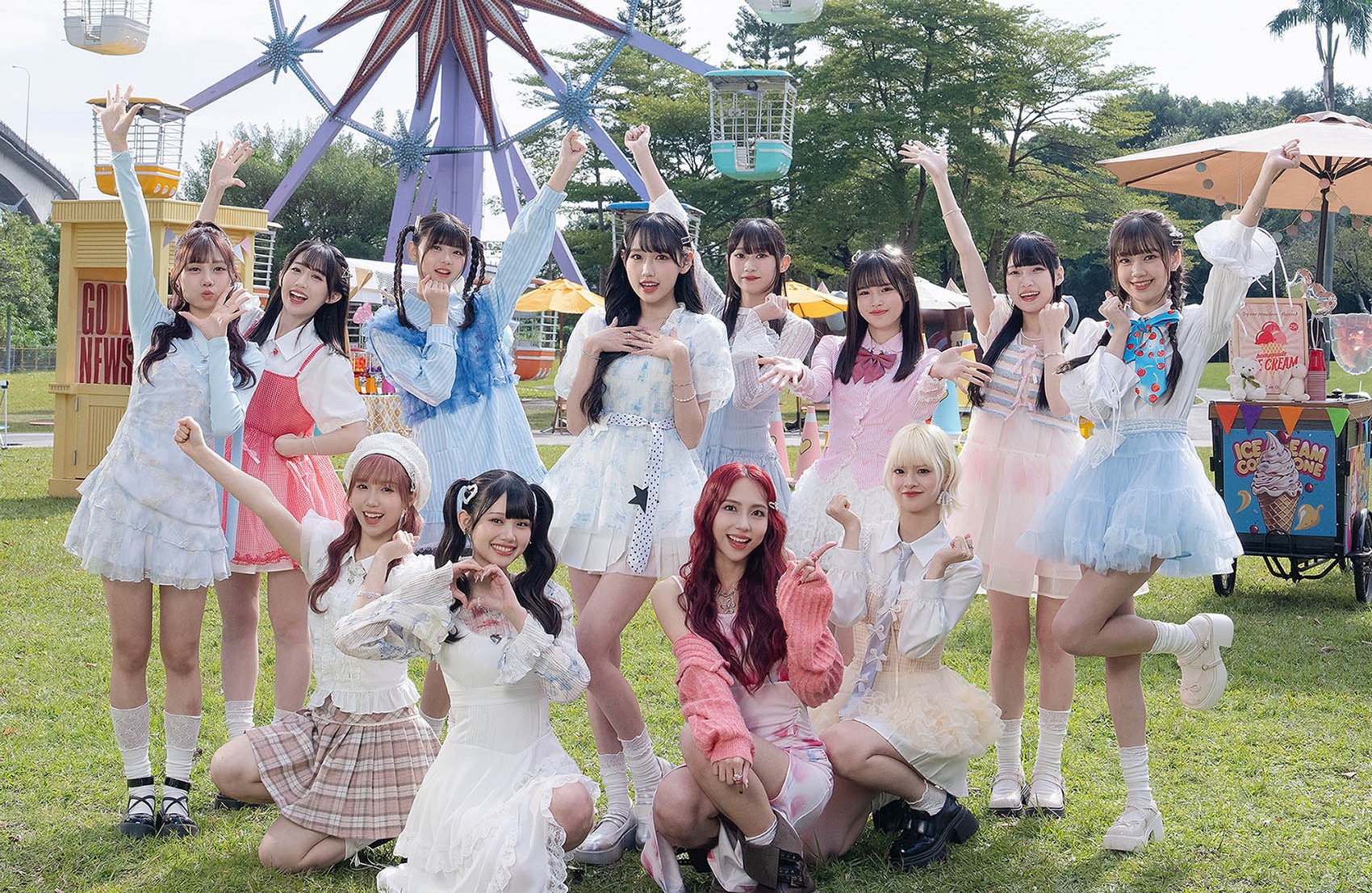 TPE48於圓山舊兒童樂園拍攝〈偷偷被你打敗〉MV，化身青春闖關玩家笑聲不斷。（好言娛樂提供）
