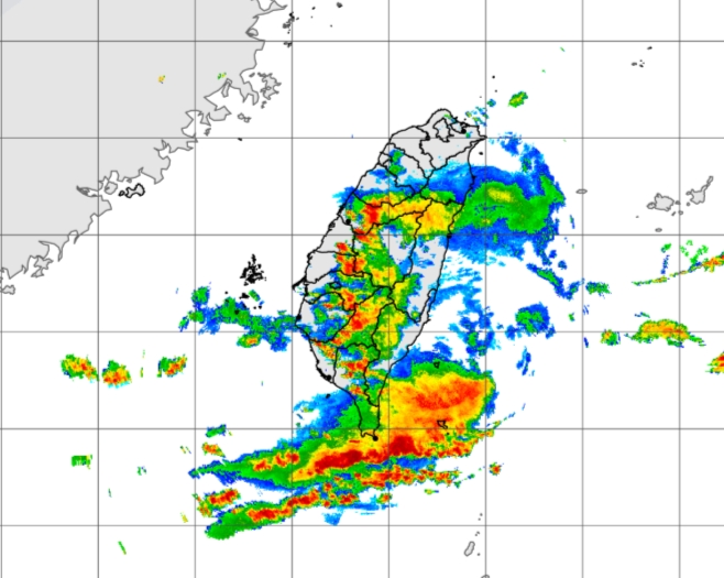 中央氣象署對苗栗、台中、彰化、南投、雲林、嘉義、台南、高雄發布大雷雨即時訊息。（翻攝自中央氣象署官網）
