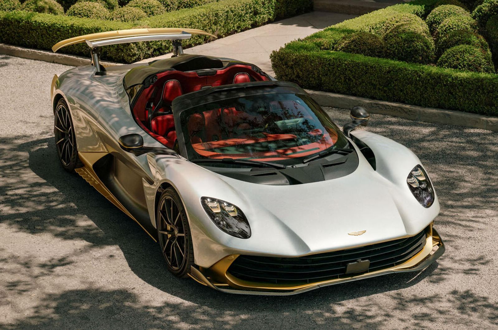 車誌/時速約 350 km/h 榮登 Aston Martin 史上最快敞篷車:全新 Valhalla Spider 限量發售!