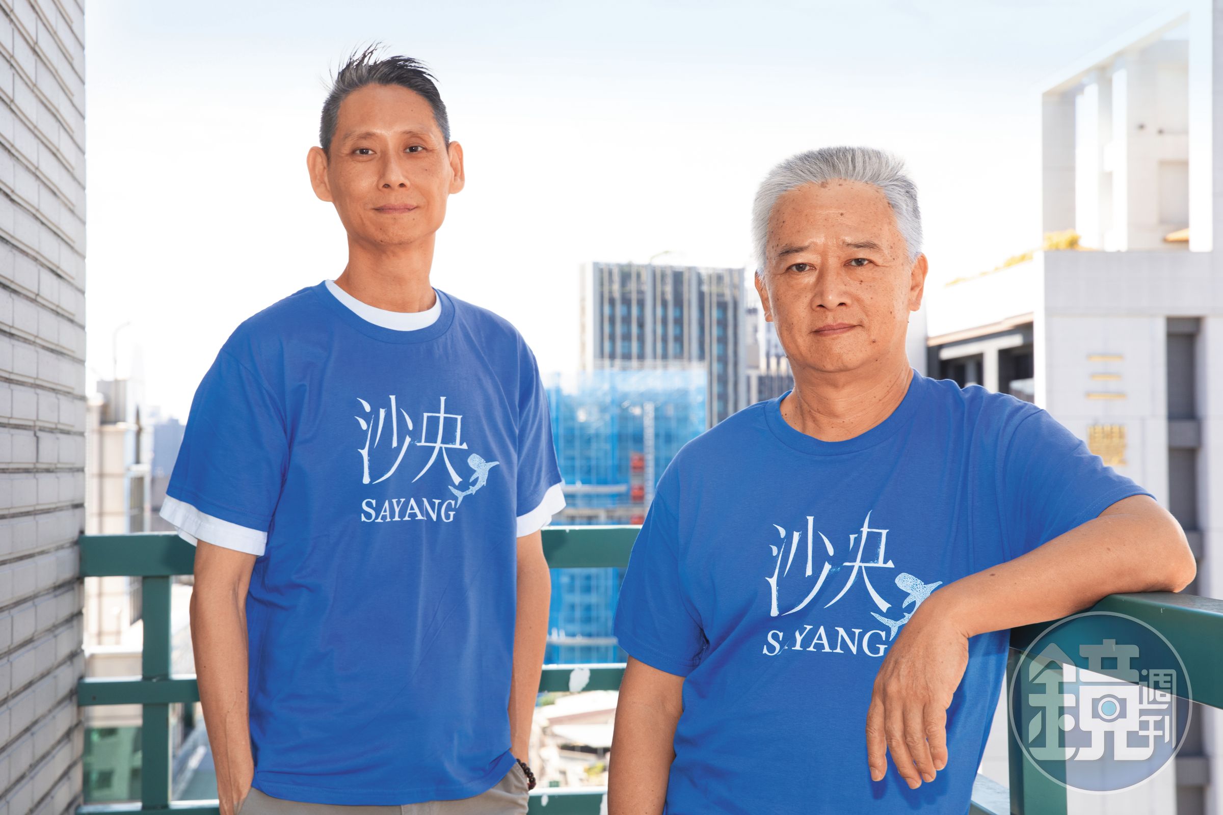 監製王禮霖(左)不僅四處籌資,也協助導演湯湘竹(右)完成拍攝工作。