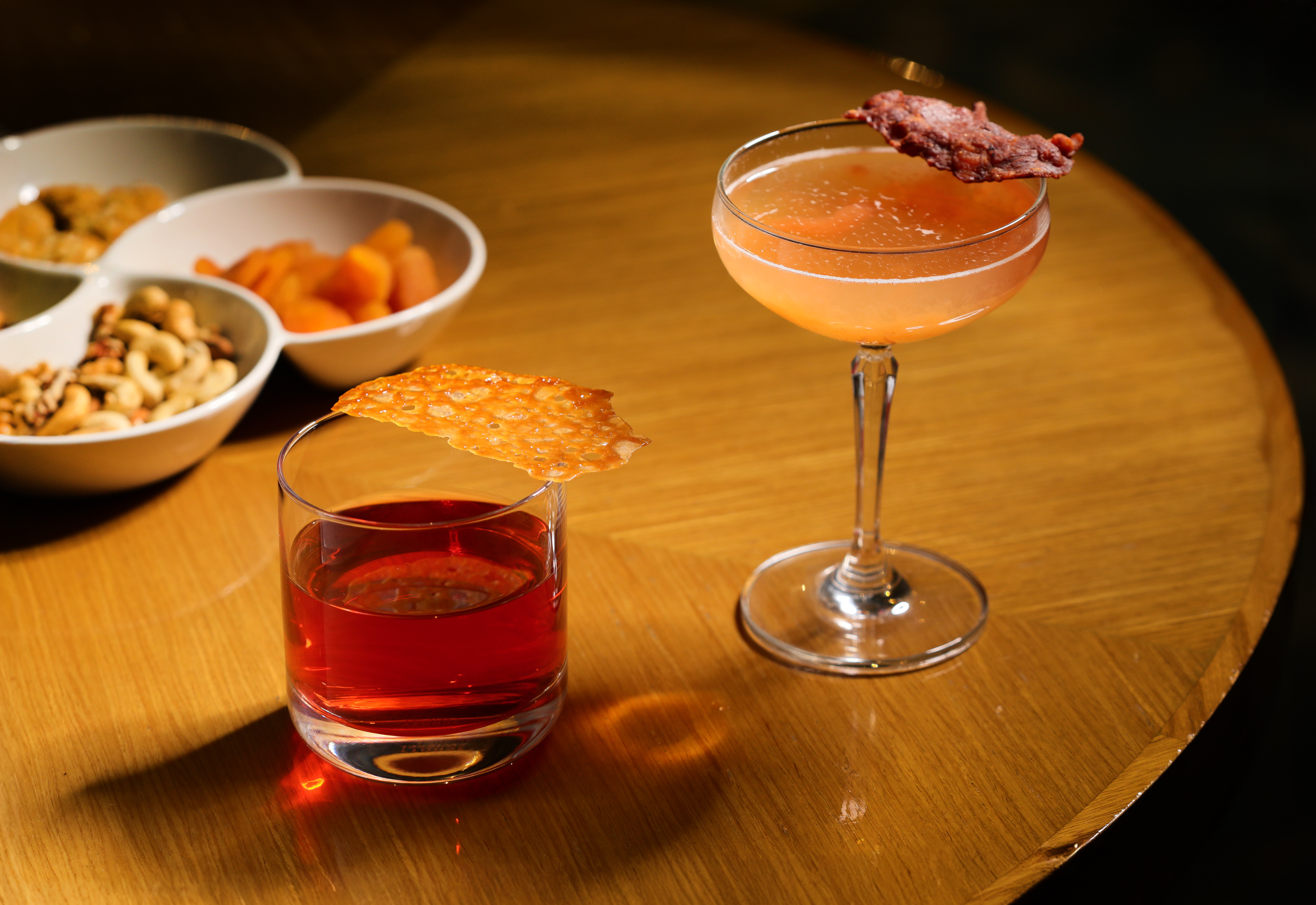 《微醺時光：再現府城風華》以鹽、糖、米、果乾為題，推出一共16款限定特調。