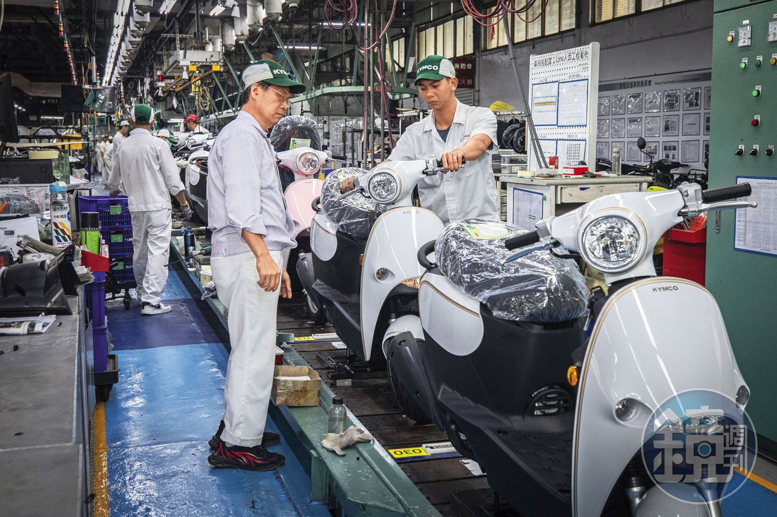 位在光陽高雄總部的工廠，過年前加班趕工。